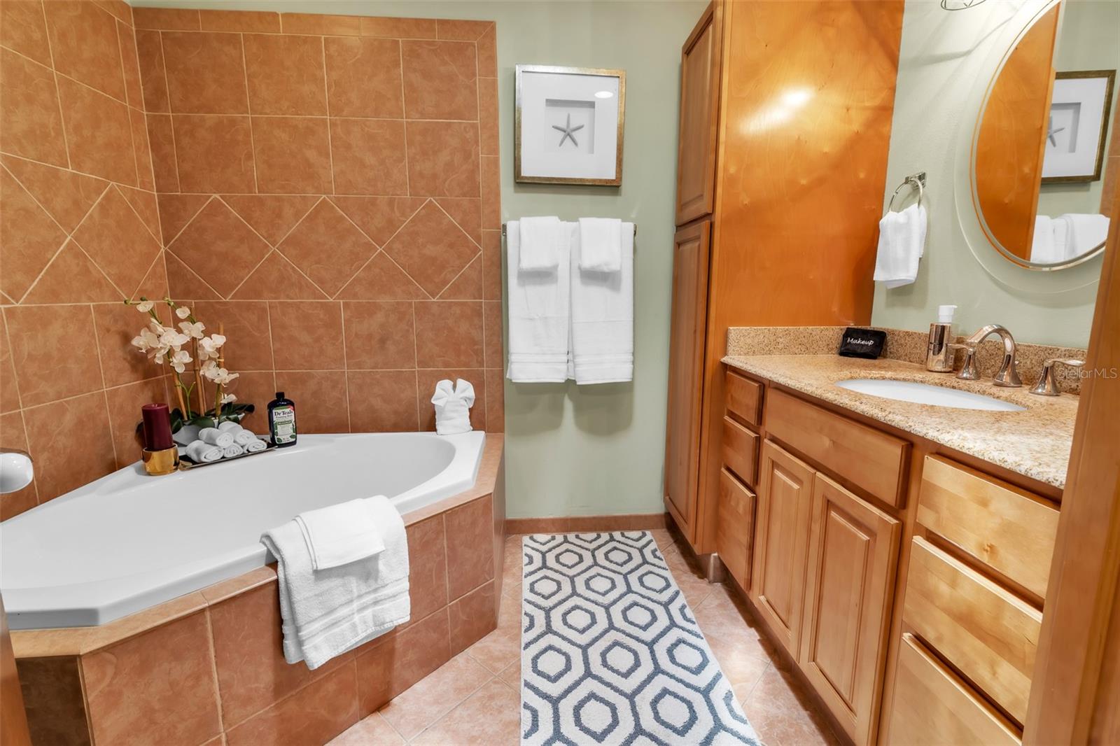 1488 Laconia Dr E Property Photo 22