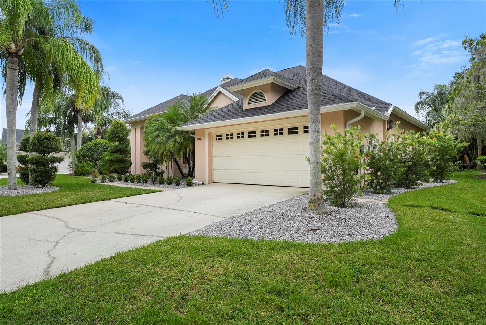 18823 Wimbledon Cir Property Photo 6