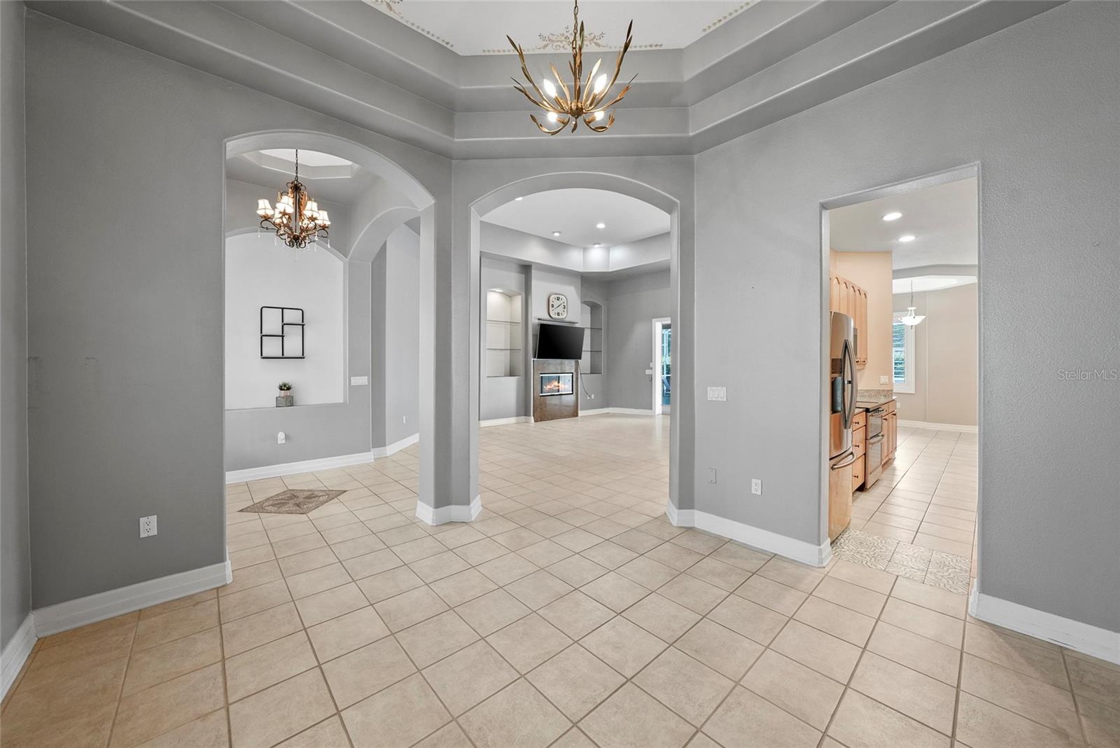 18823 Wimbledon Cir Property Photo 9