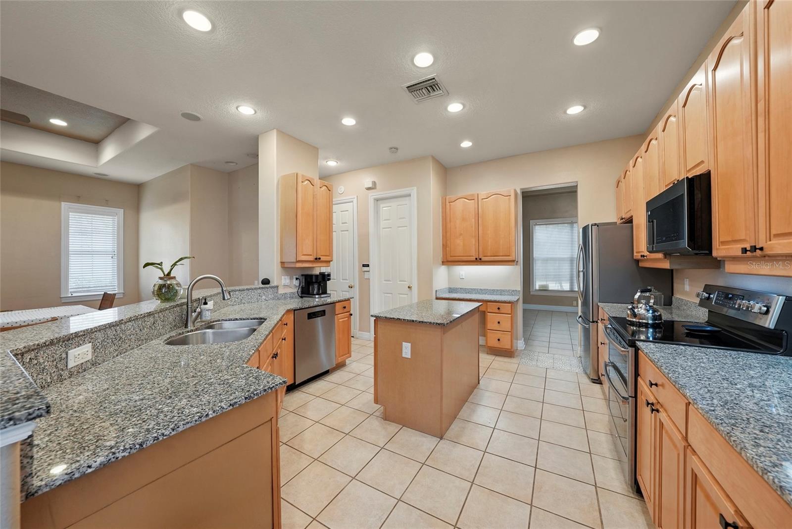 18823 Wimbledon Cir Property Photo 15