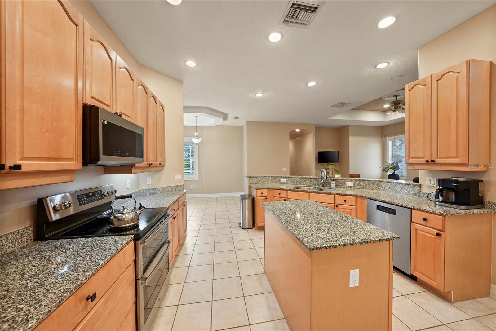 18823 Wimbledon Cir Property Photo 16