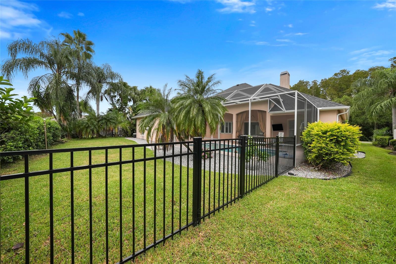 18823 Wimbledon Cir Property Photo 34