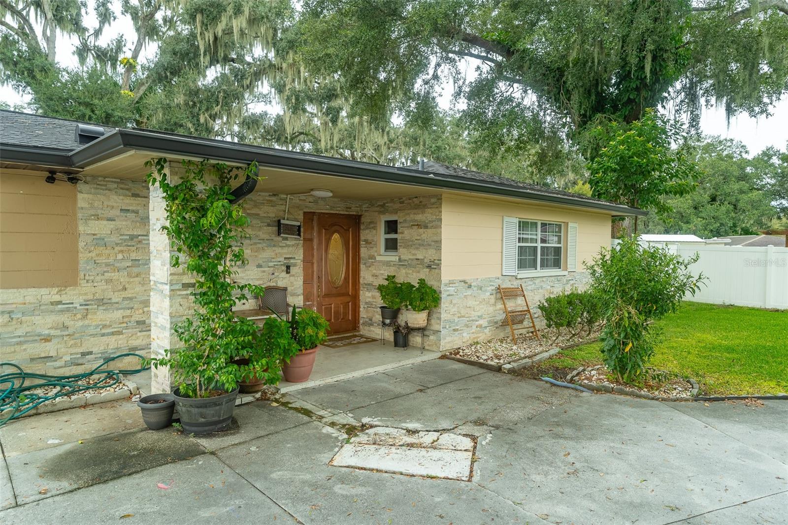 702 COULTER PL Property Photo 1