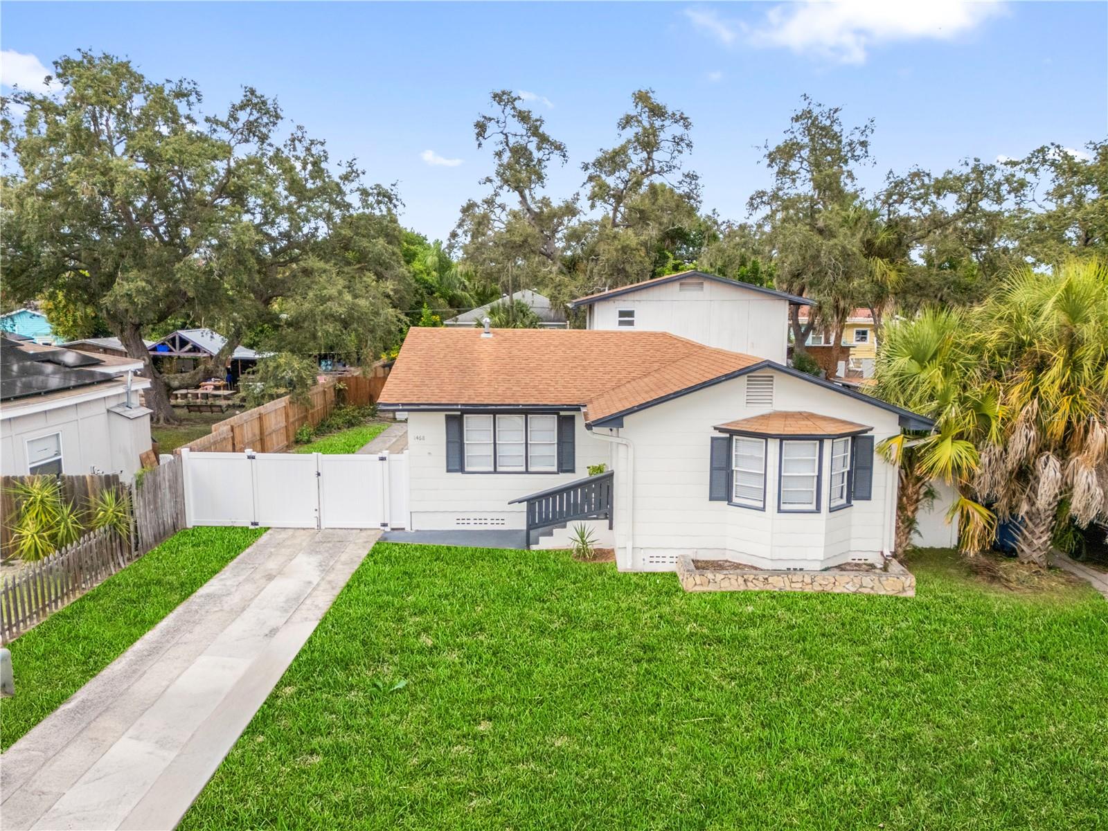 1468 Druid Rd E Property Photo