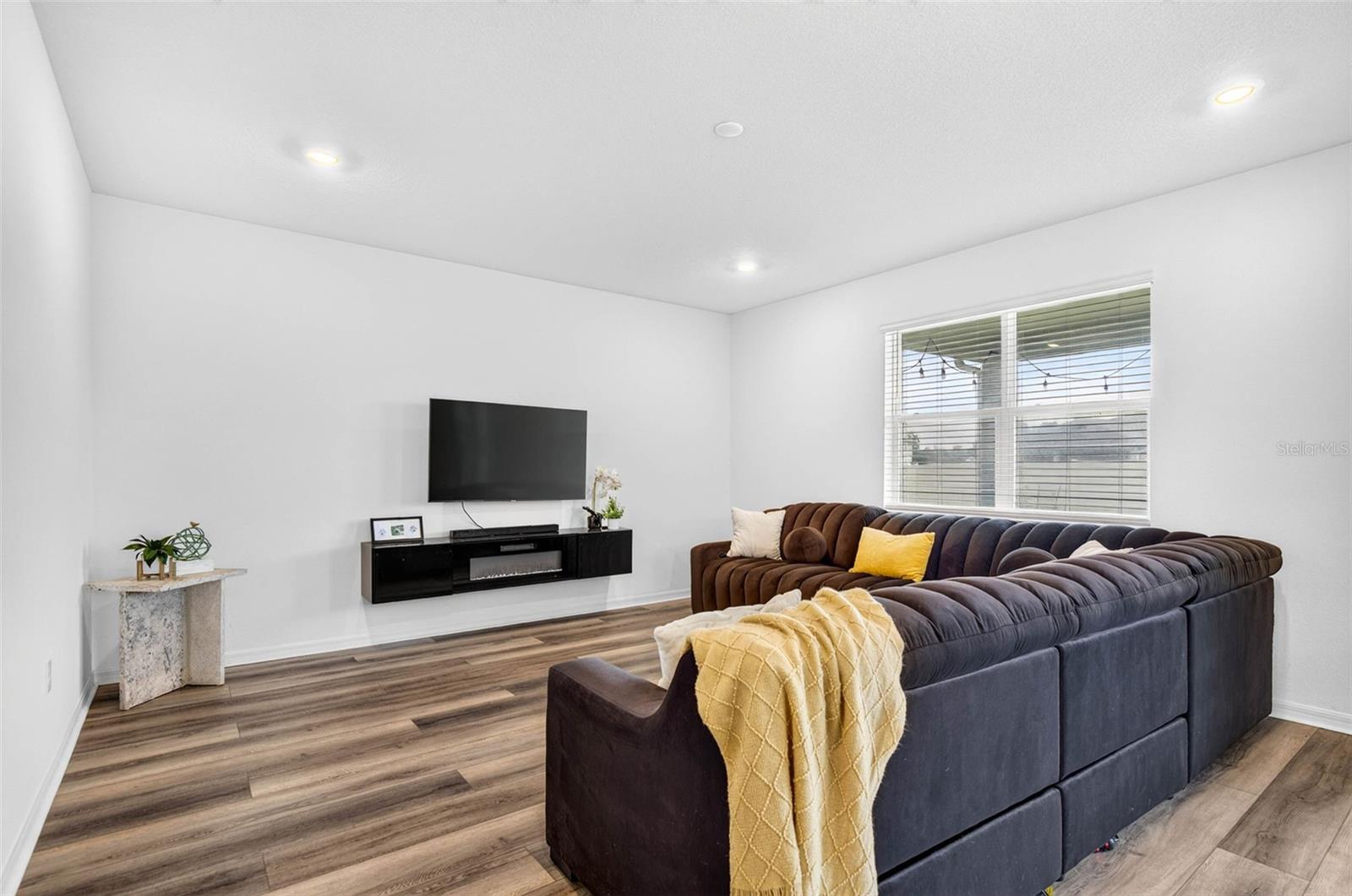 6384 Burning Opal Bnd Property Photo 11