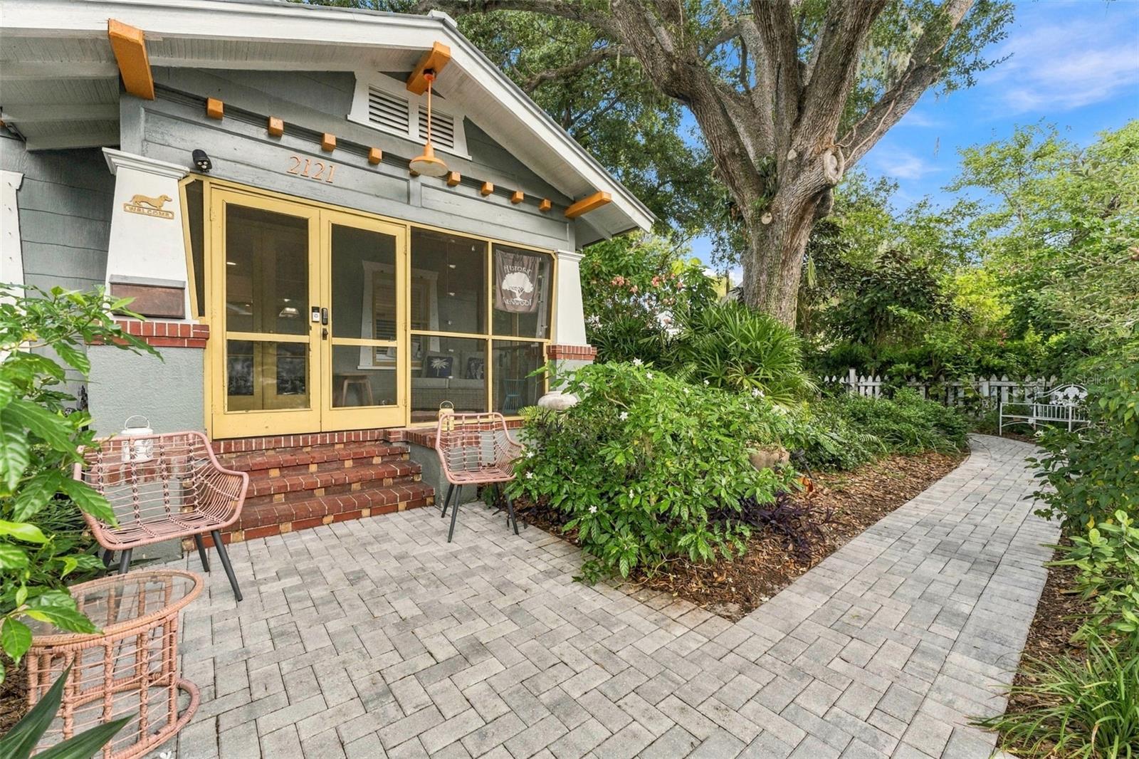 2121 Dartmouth Ave N Property Photo 1