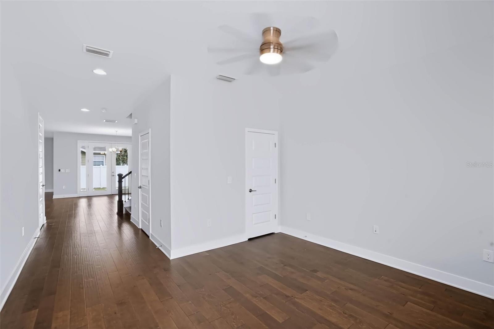 3022 W Gray St Property Photo 4