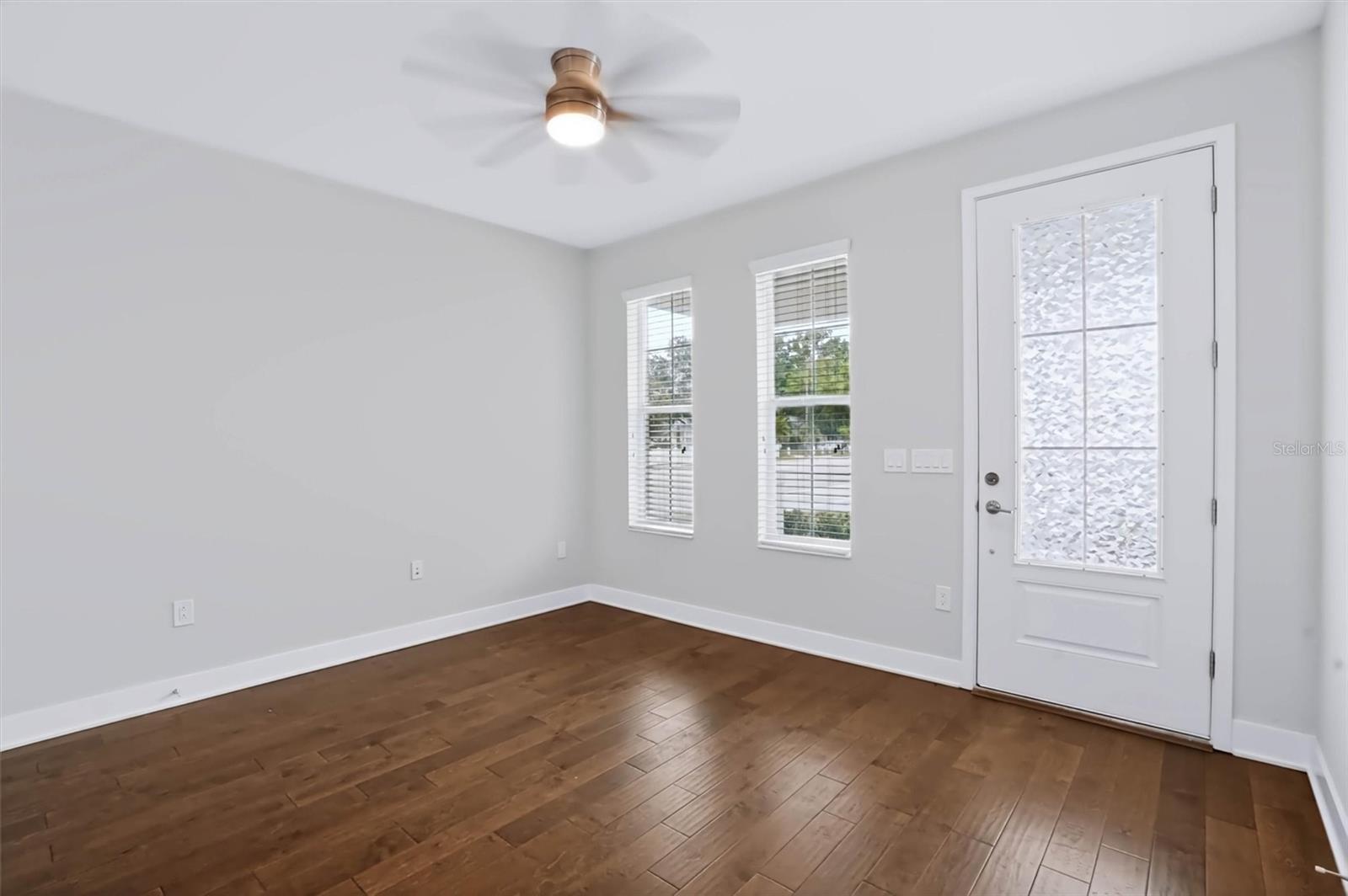 3022 W Gray St Property Photo 5