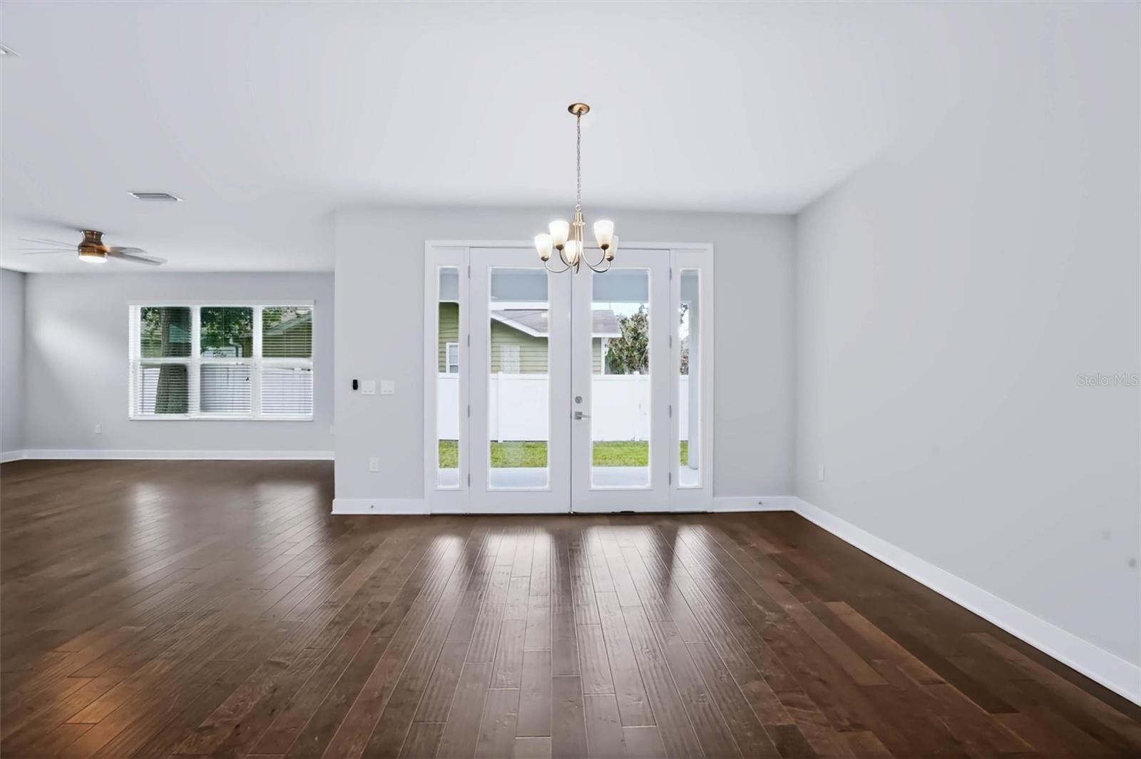 3022 W Gray St Property Photo 9