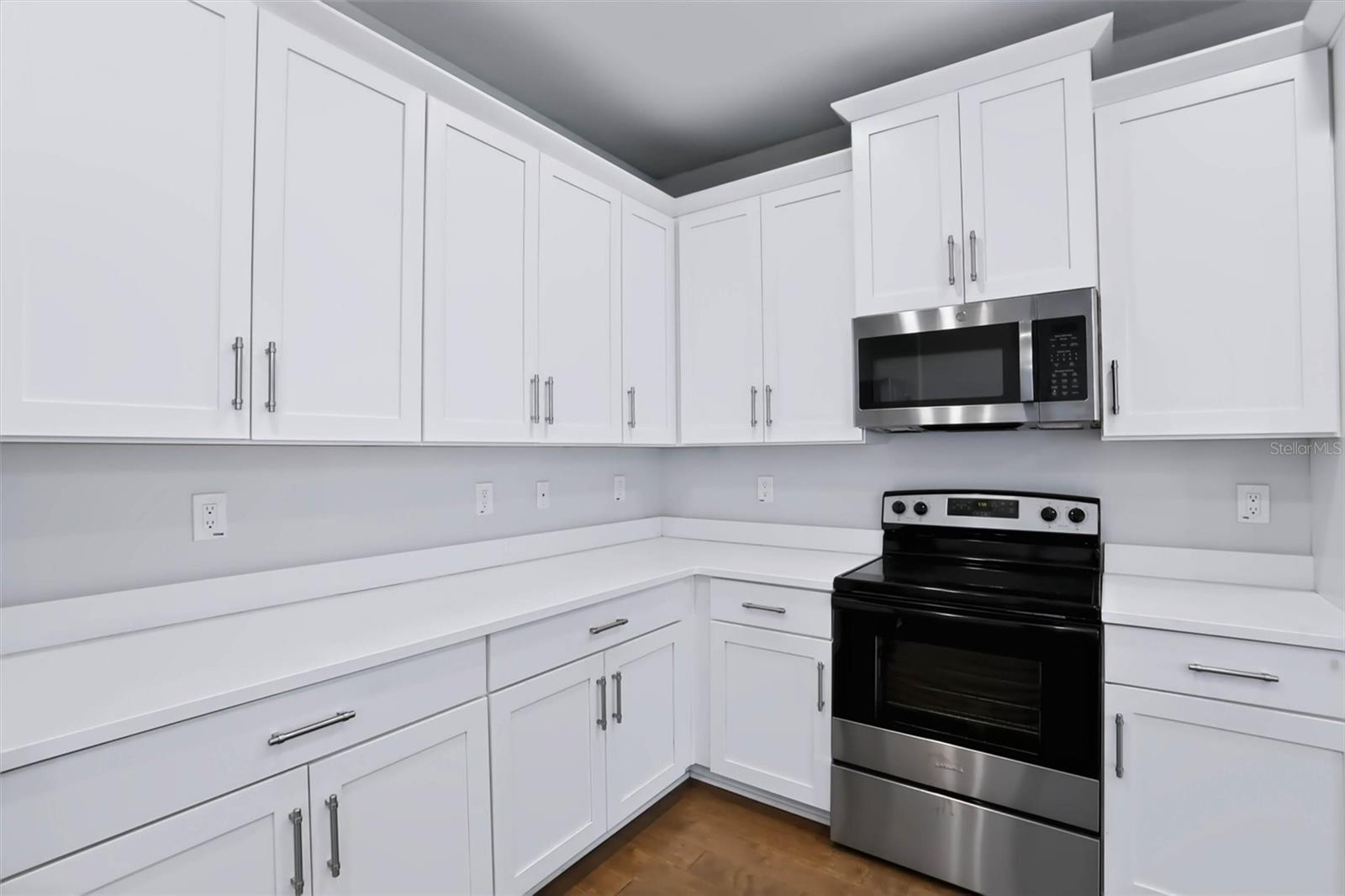 3022 W Gray St Property Photo 17
