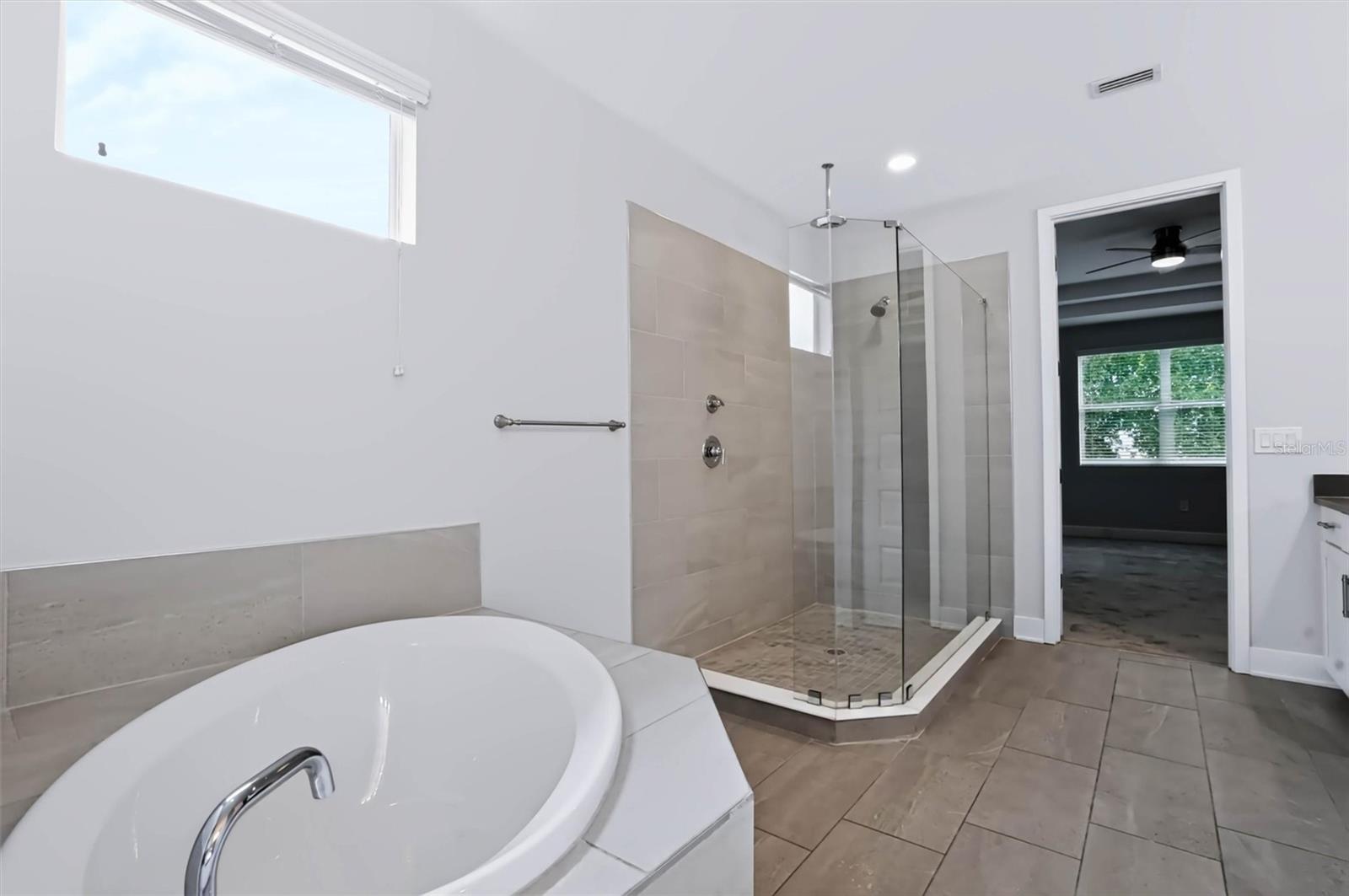 3022 W Gray St Property Photo 32