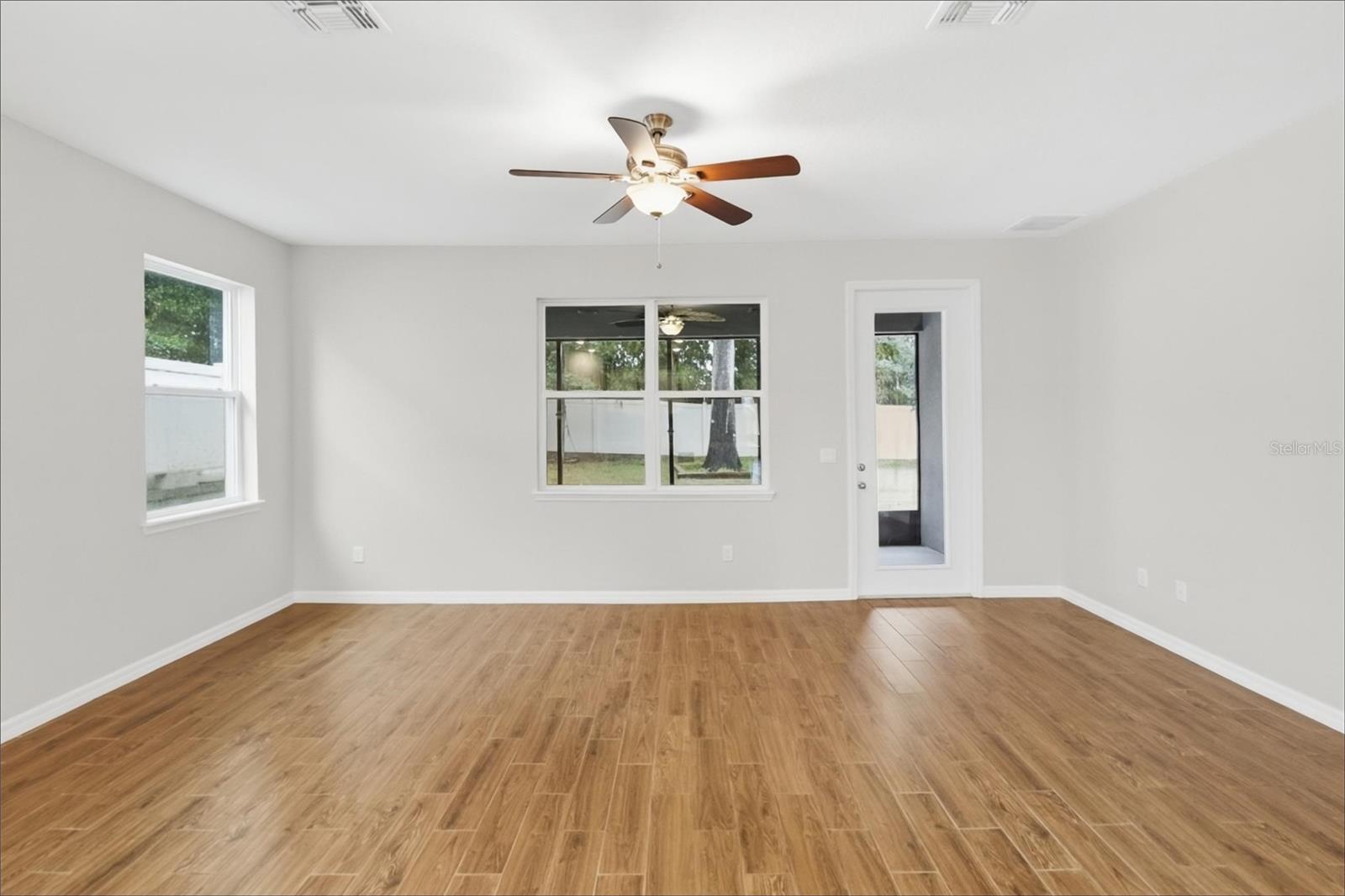 827 Daybreak Pl Property Photo 2
