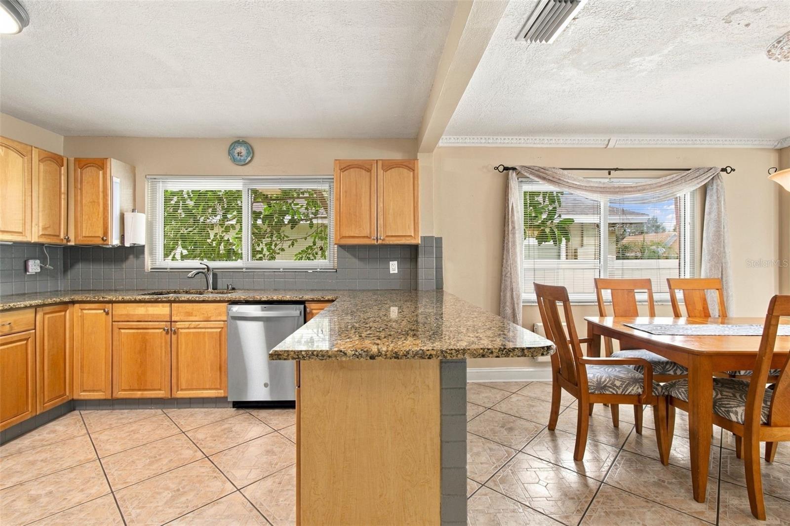 2908 W Arch St Property Photo 15
