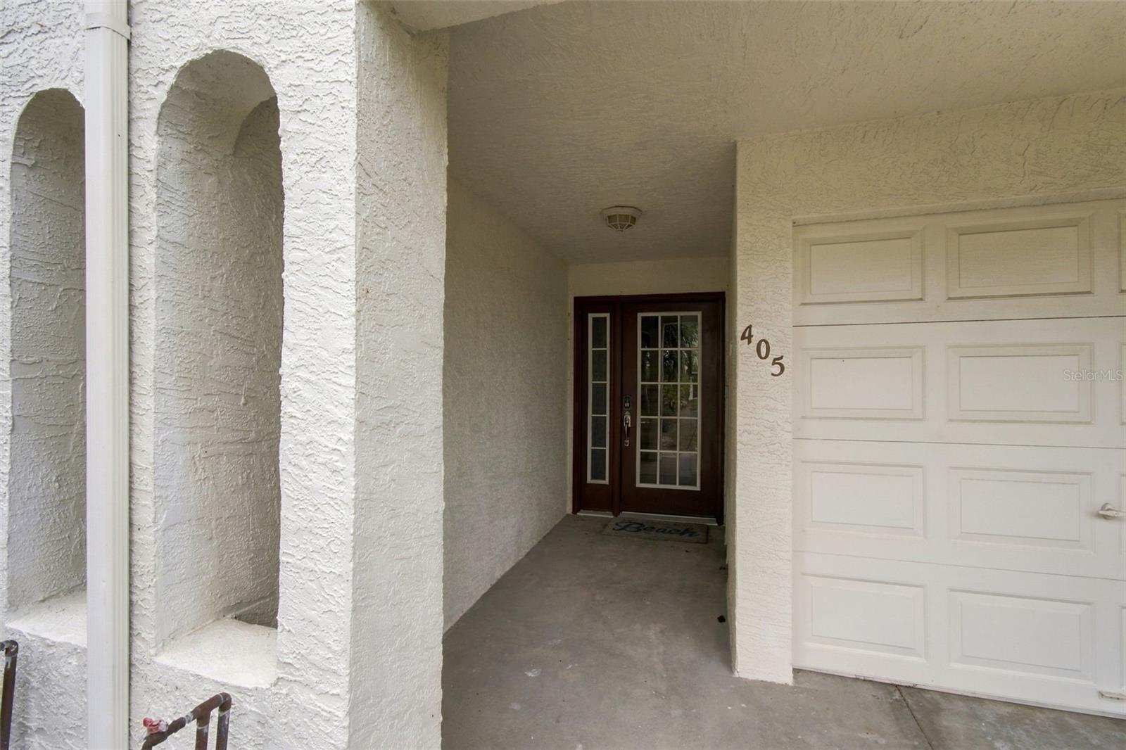405 Madeira Cir Property Photo 2