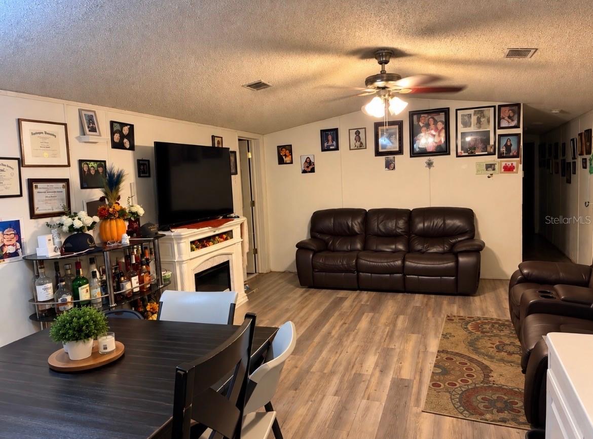 11522 North St Property Photo 5