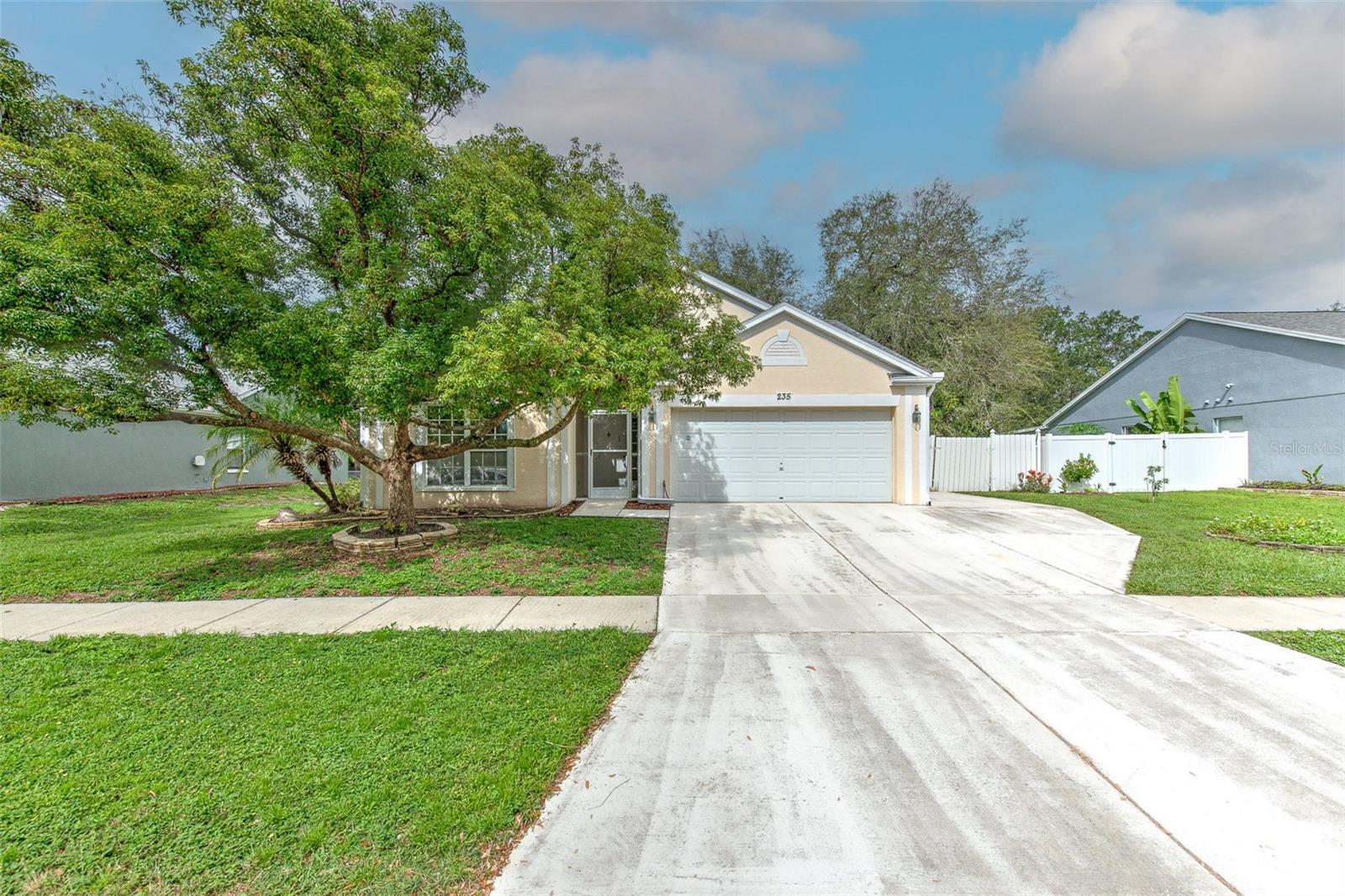 235 Lakeway Ln Property Photo 1