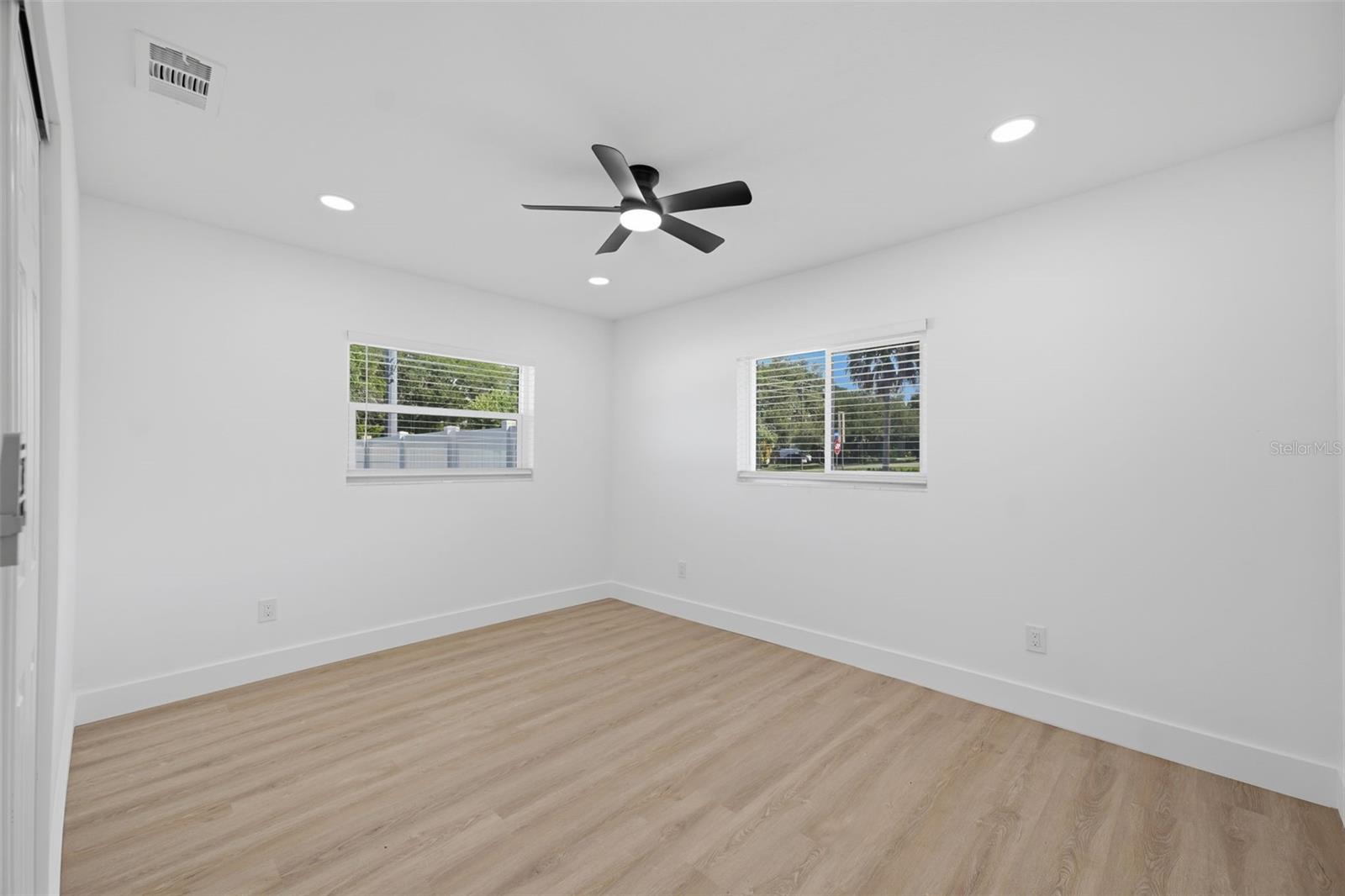 1300 S Hillcrest Ave Property Photo 29