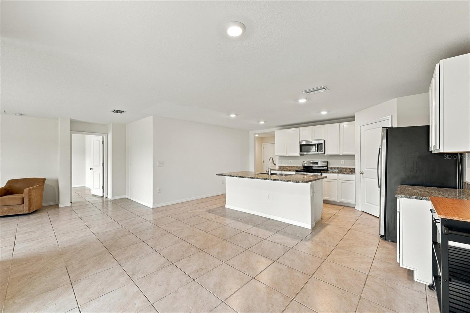 7980 Broad Pointe Dr Property Photo 4