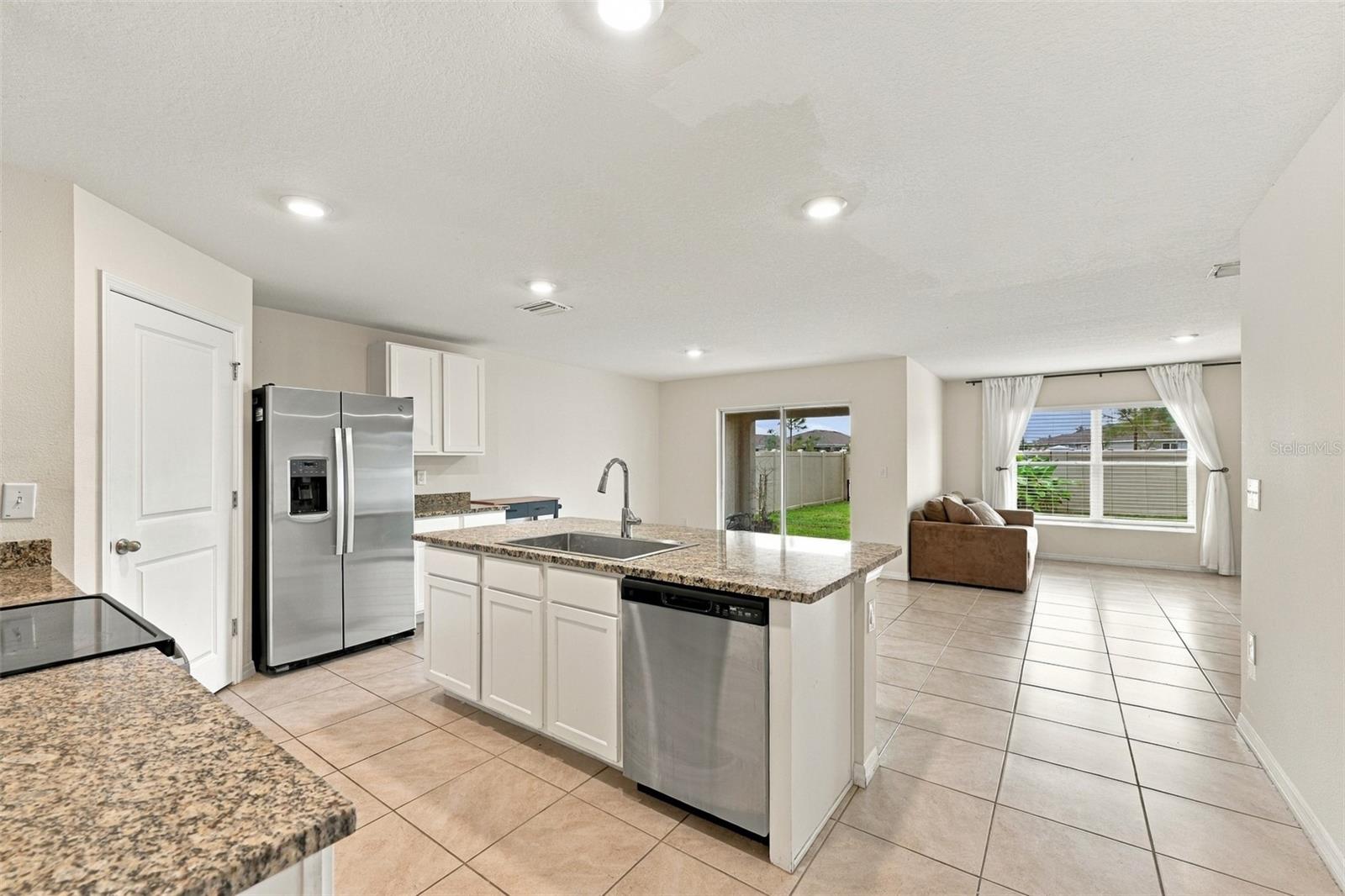 7980 Broad Pointe Dr Property Photo 6