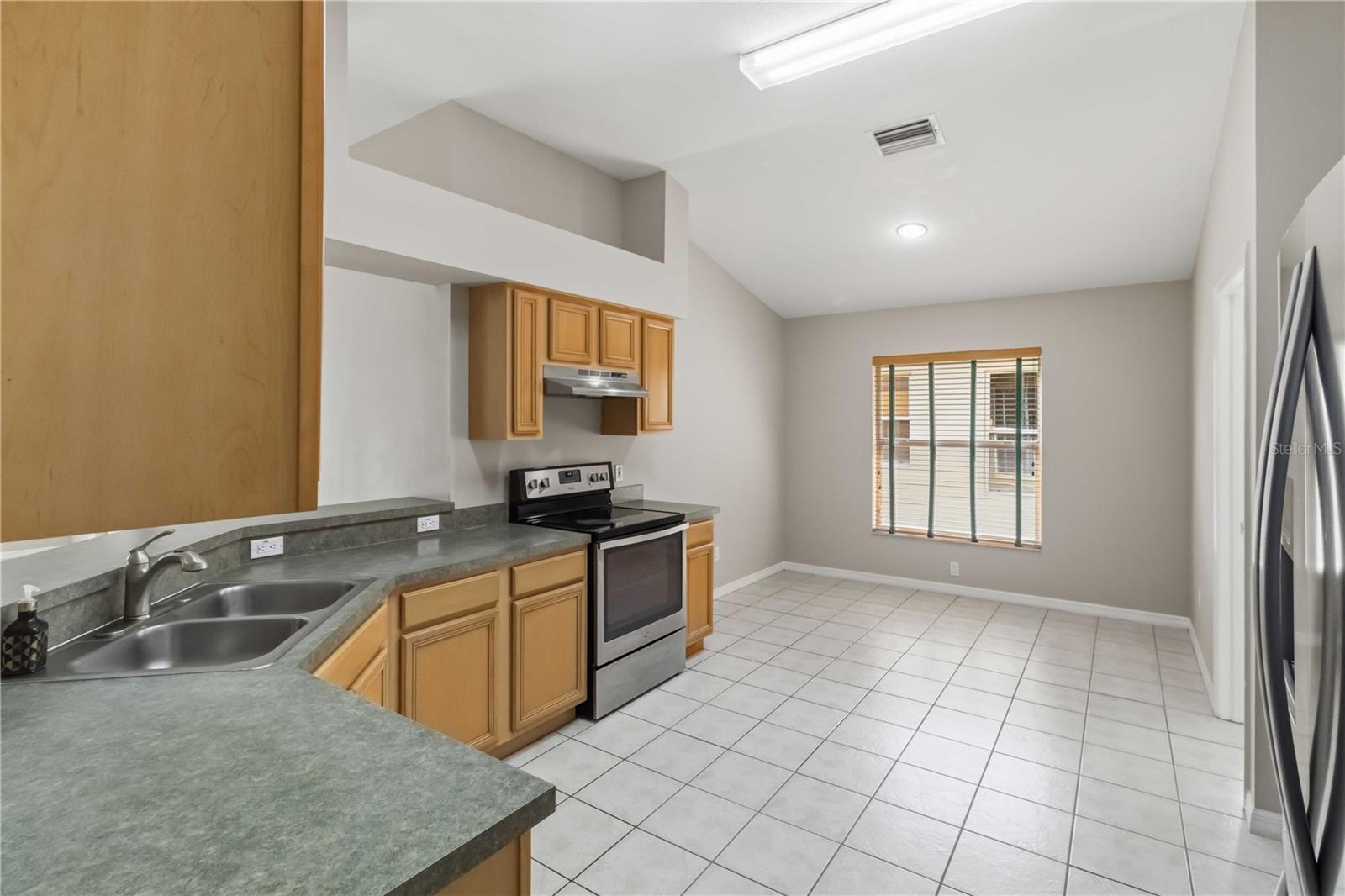 1123 Lumsden Pointe Blvd Property Photo 8