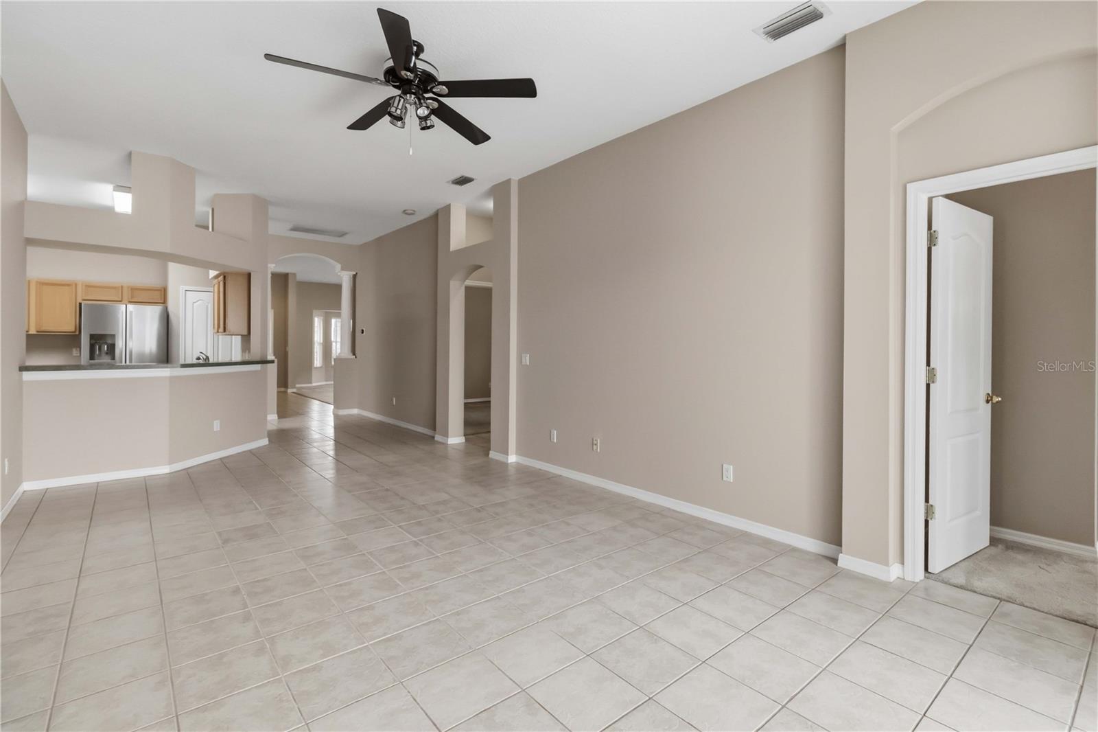 1123 Lumsden Pointe Blvd Property Photo 12