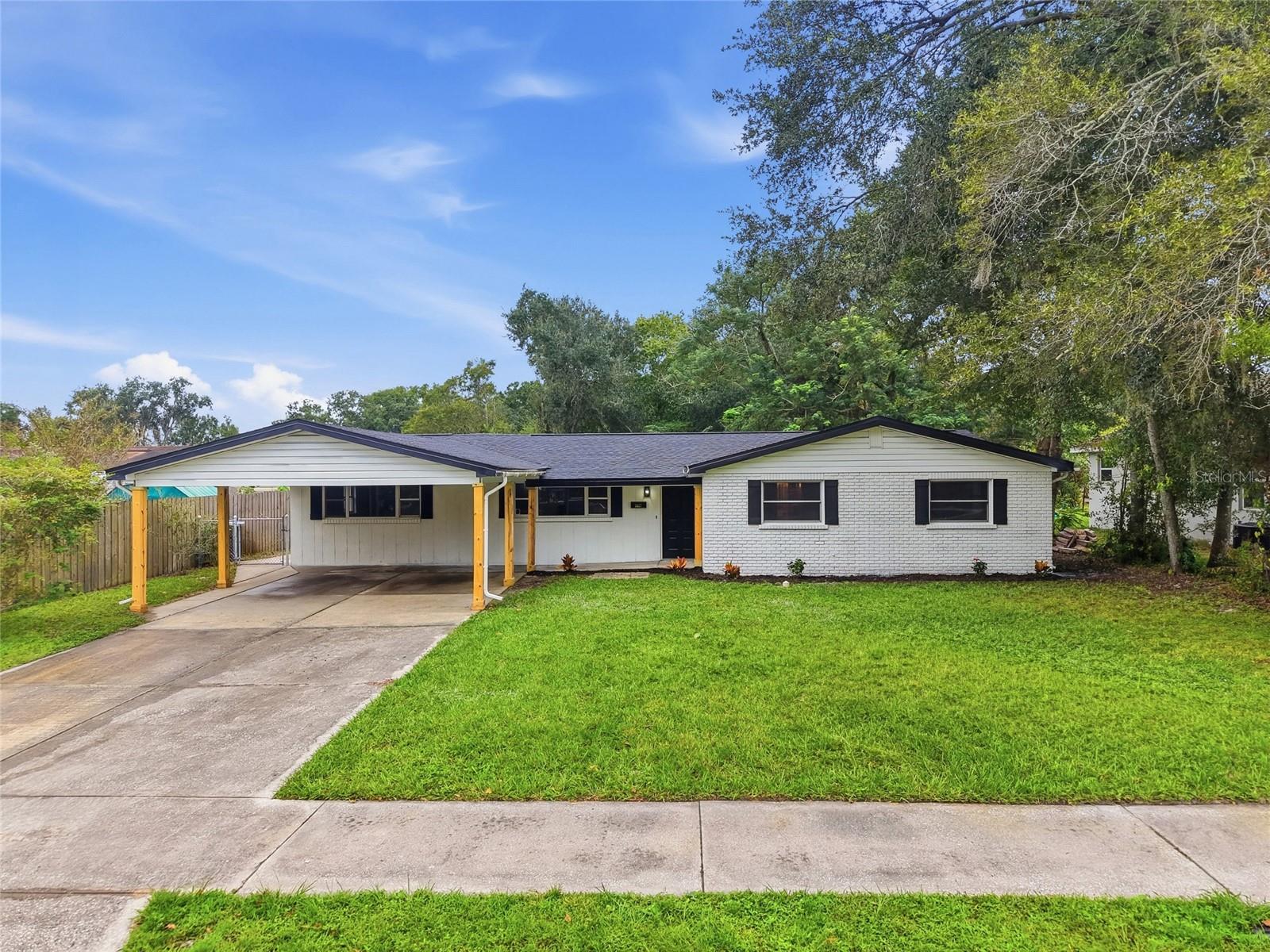3027 Redwood Ave Property Photo 1