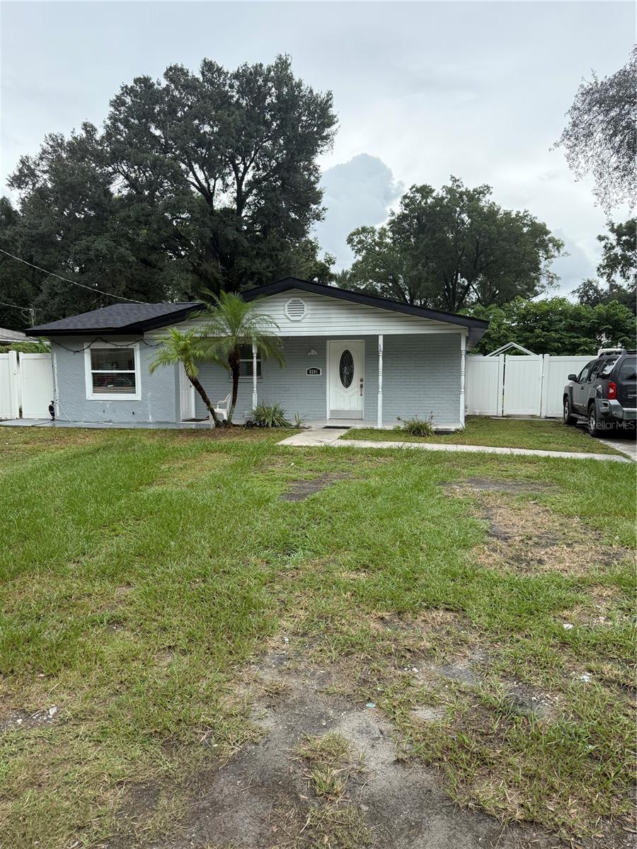 8501 N PACKWOOD AVE Property Photo 1