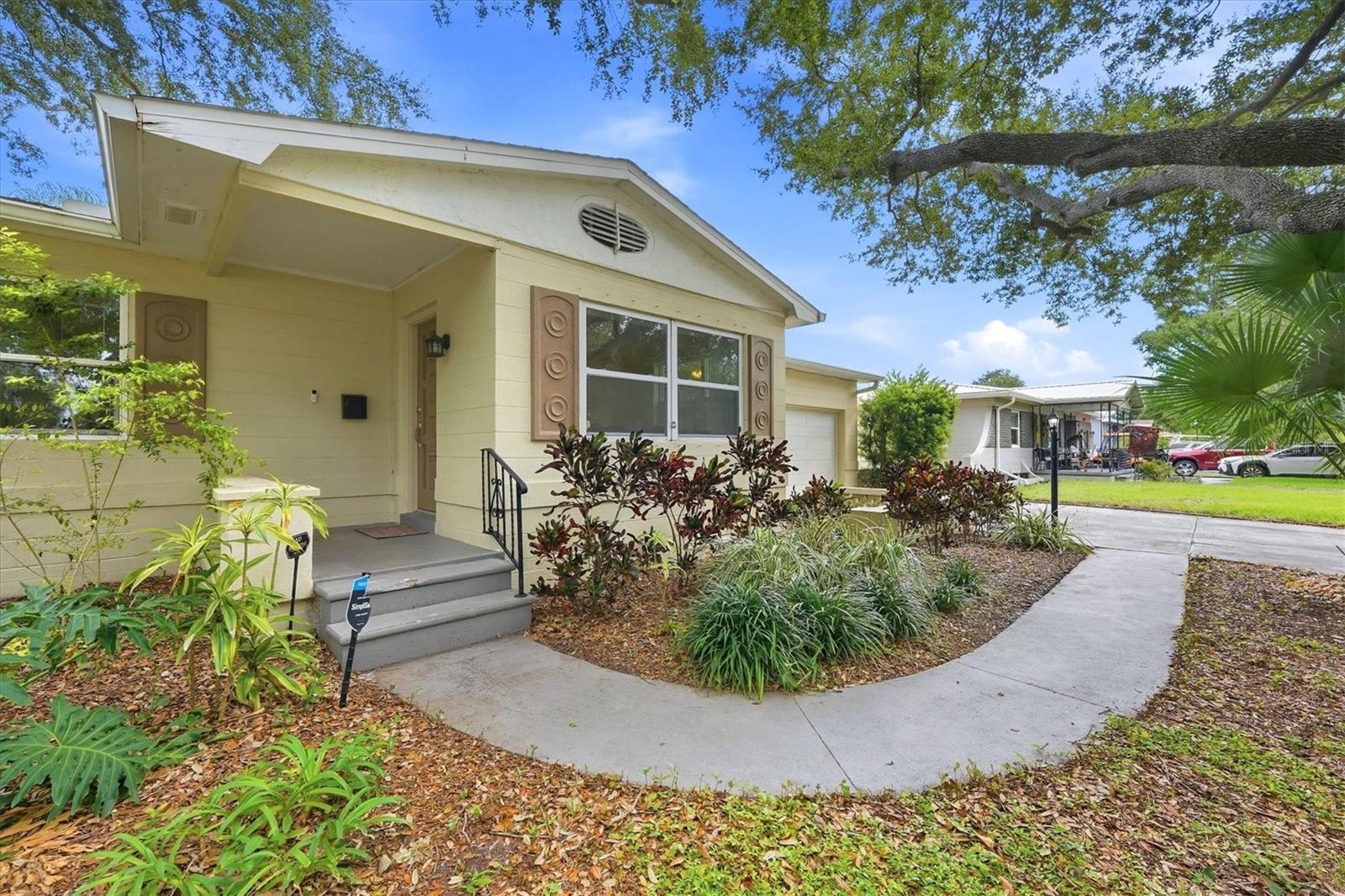 4567 25th Ave N Property Photo 4