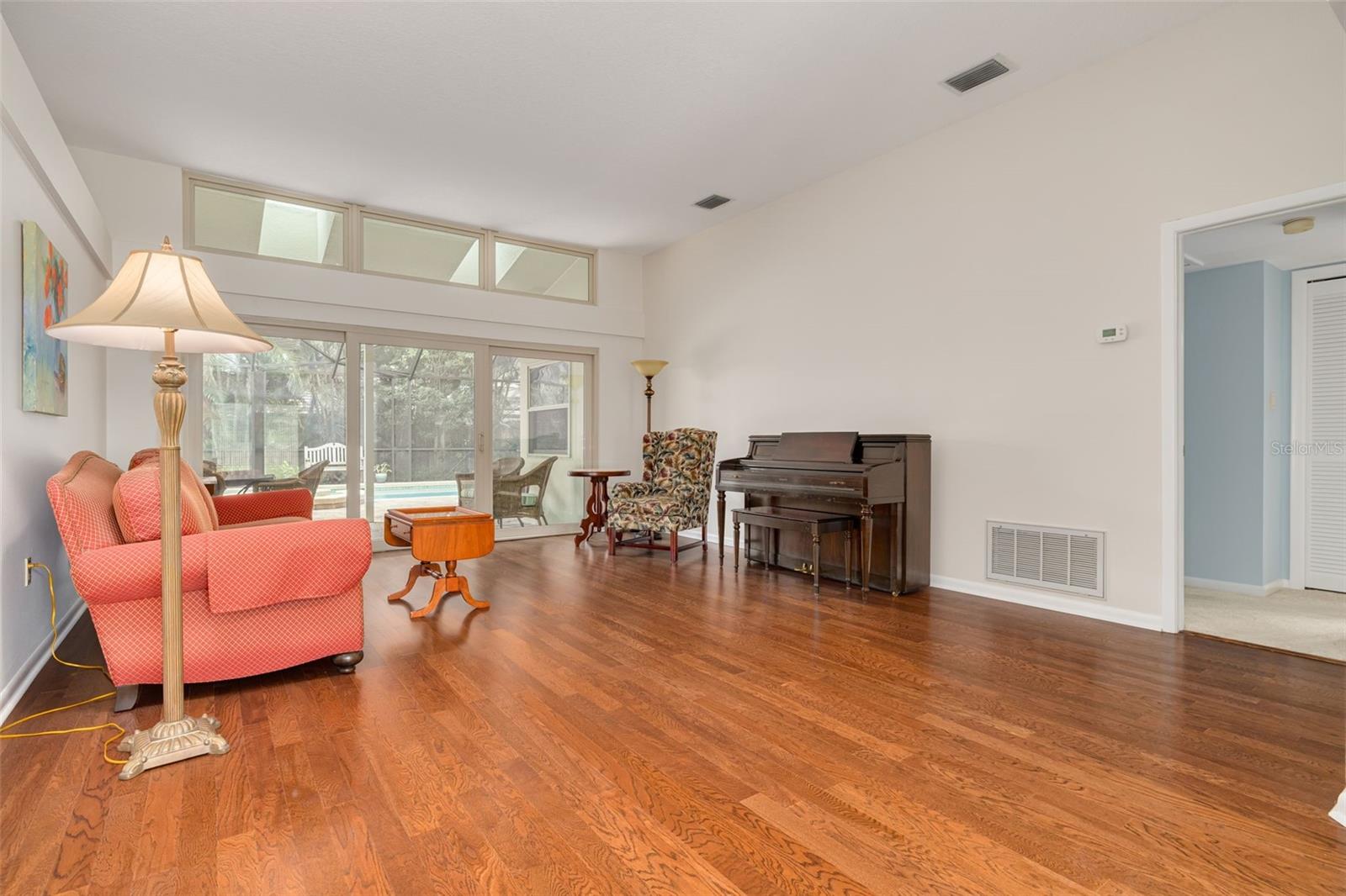 2715 Country Woods Ln Property Photo 5