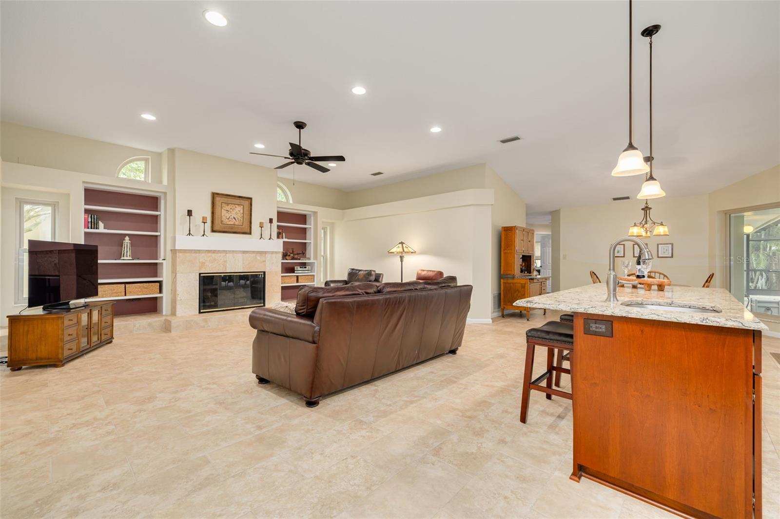 2715 Country Woods Ln Property Photo 9