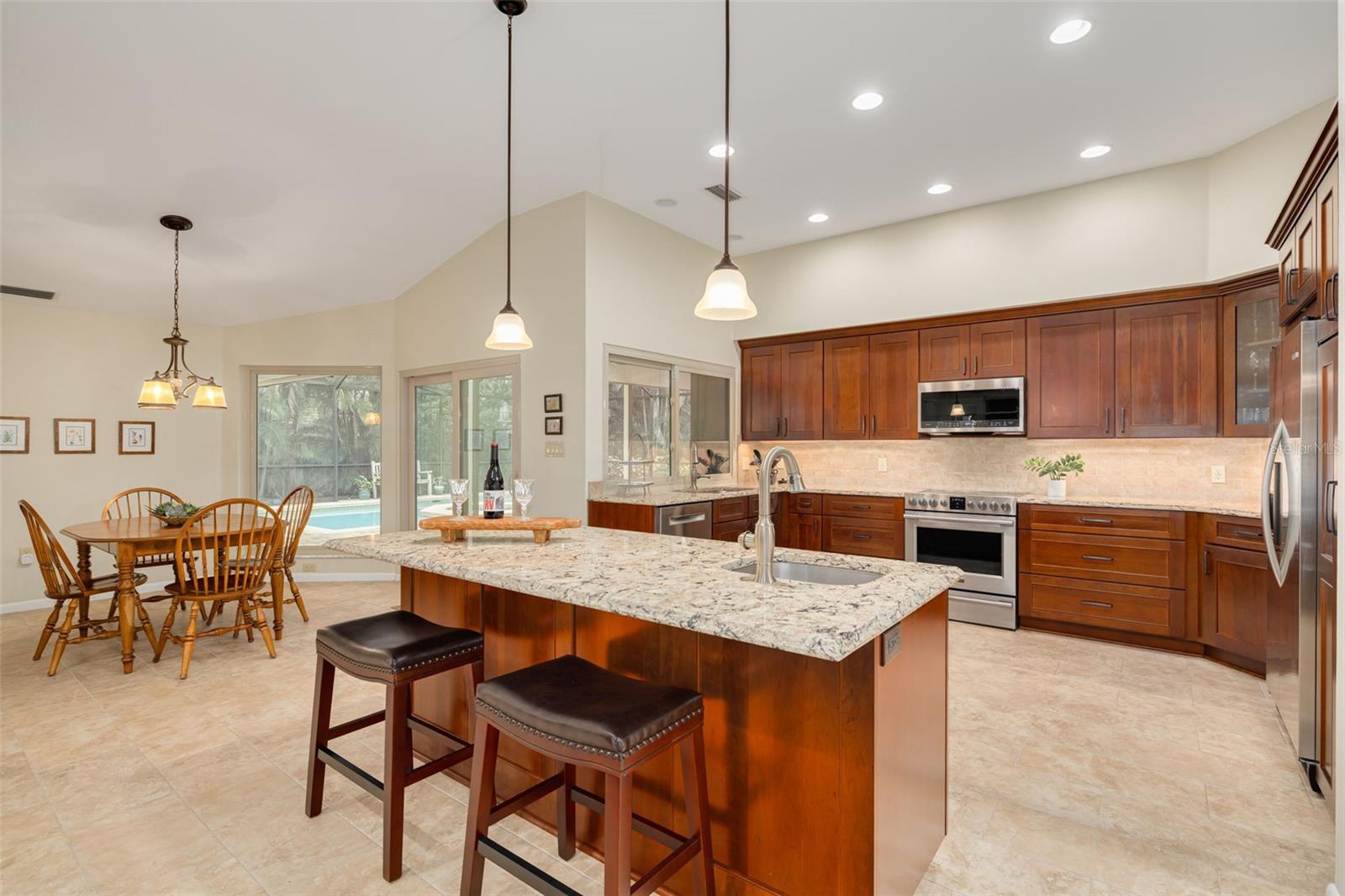 2715 Country Woods Ln Property Photo 12