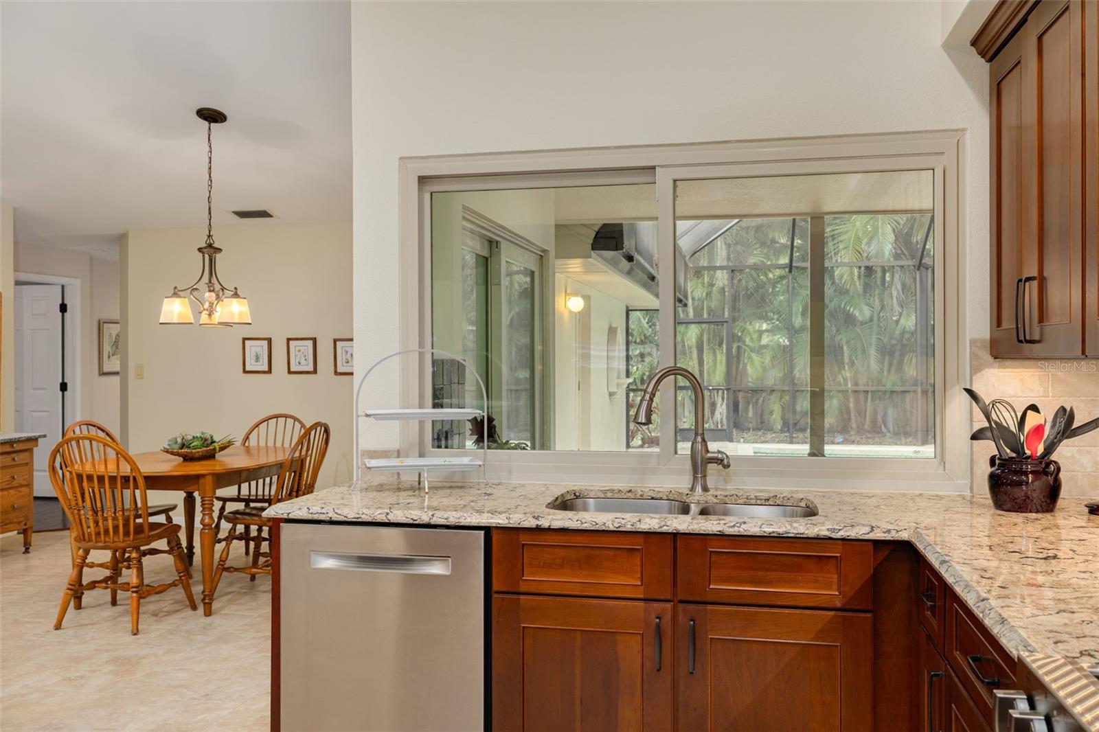 2715 Country Woods Ln Property Photo 15