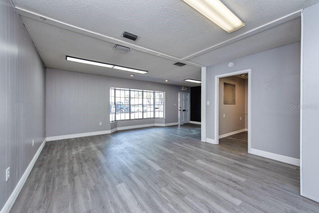 7408 Commerce St Property Photo 6