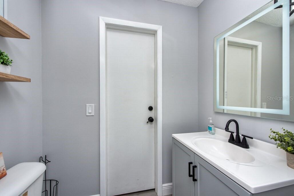 7408 Commerce St Property Photo 9