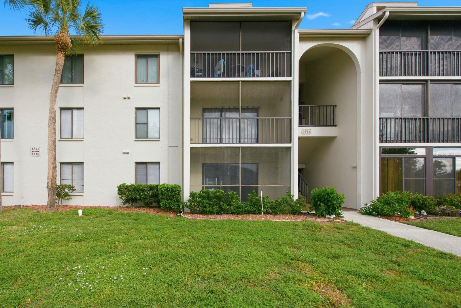 1871 PINE RIDGE WAY W #E1 Property Photo 1
