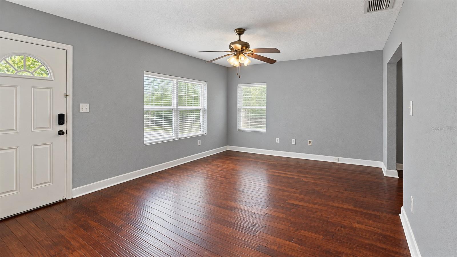 936 E Shadowlawn Ave Property Photo 5