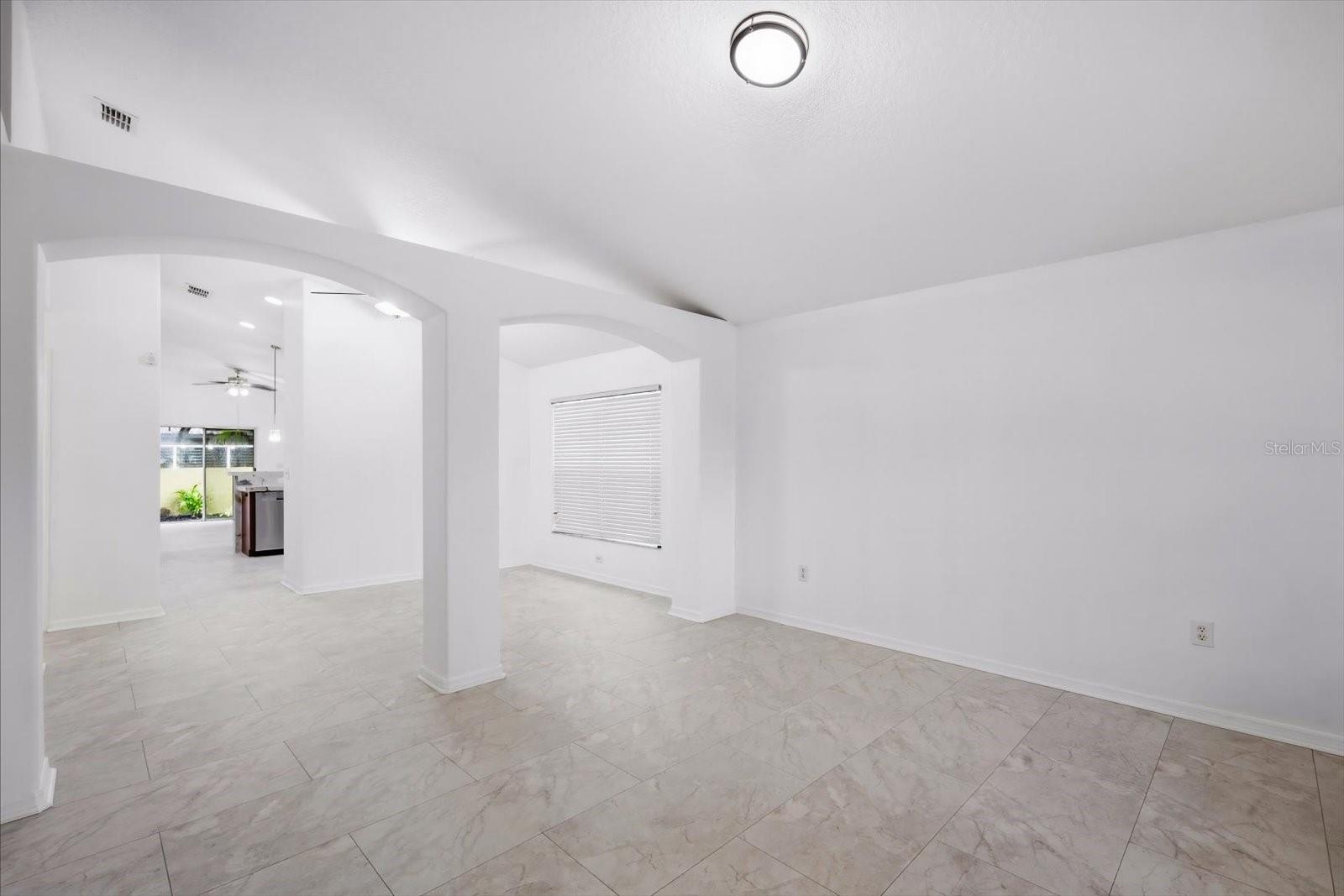 3005 W Chestnut St Property Photo 5
