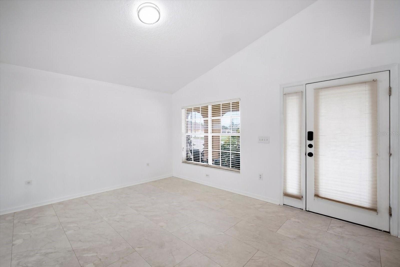 3005 W Chestnut St Property Photo 6