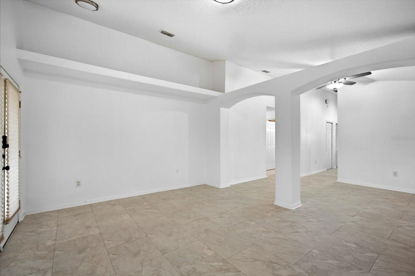 3005 W Chestnut St Property Photo 7