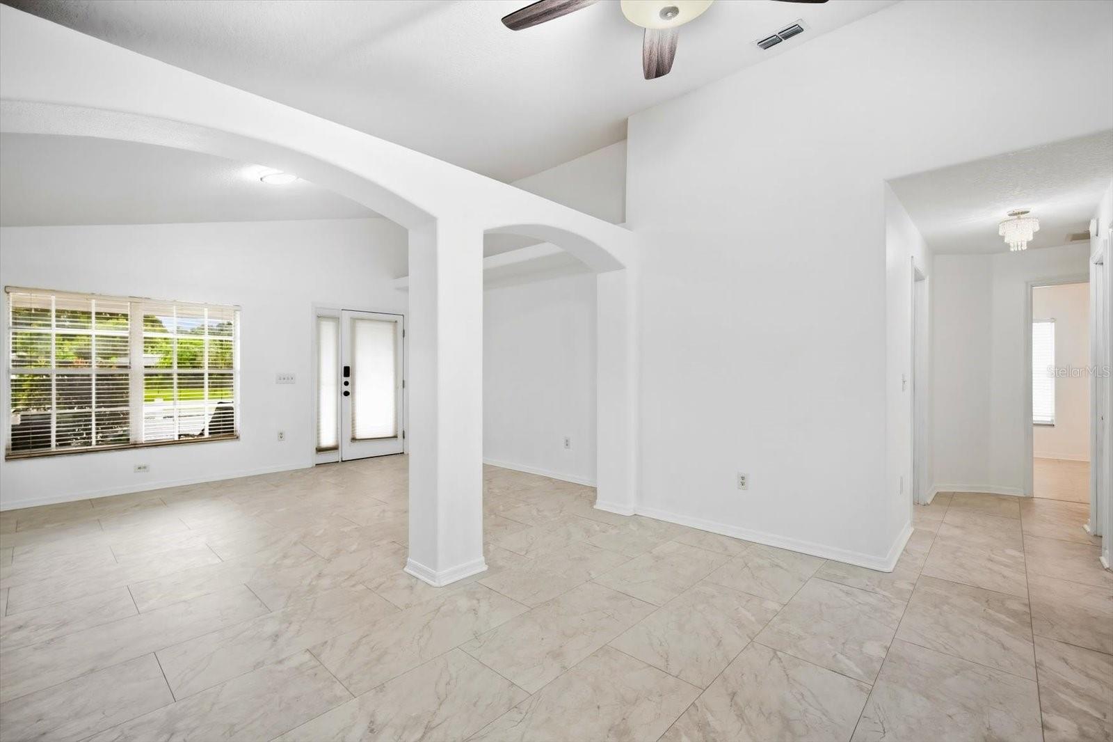 3005 W Chestnut St Property Photo 8