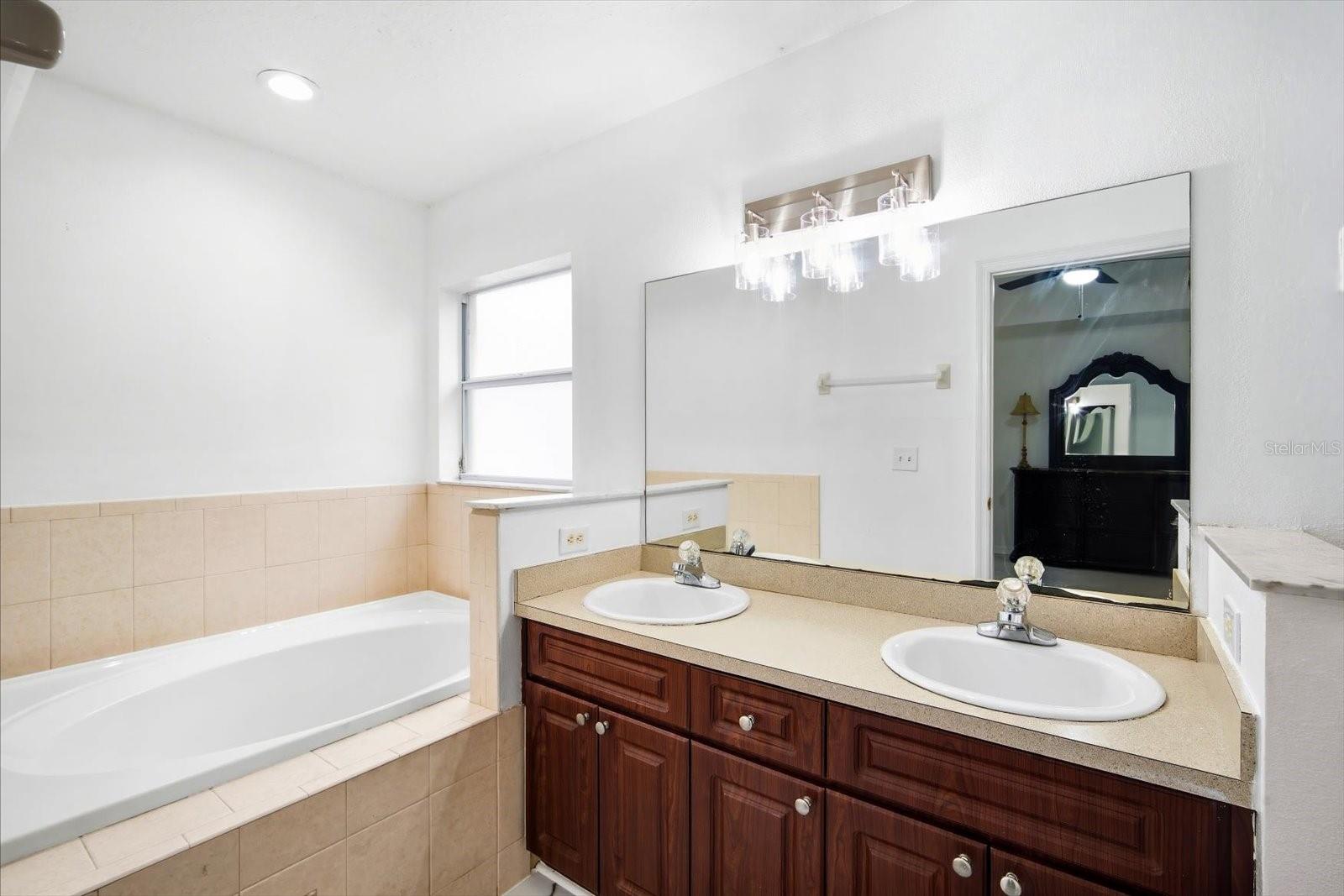 3005 W Chestnut St Property Photo 19