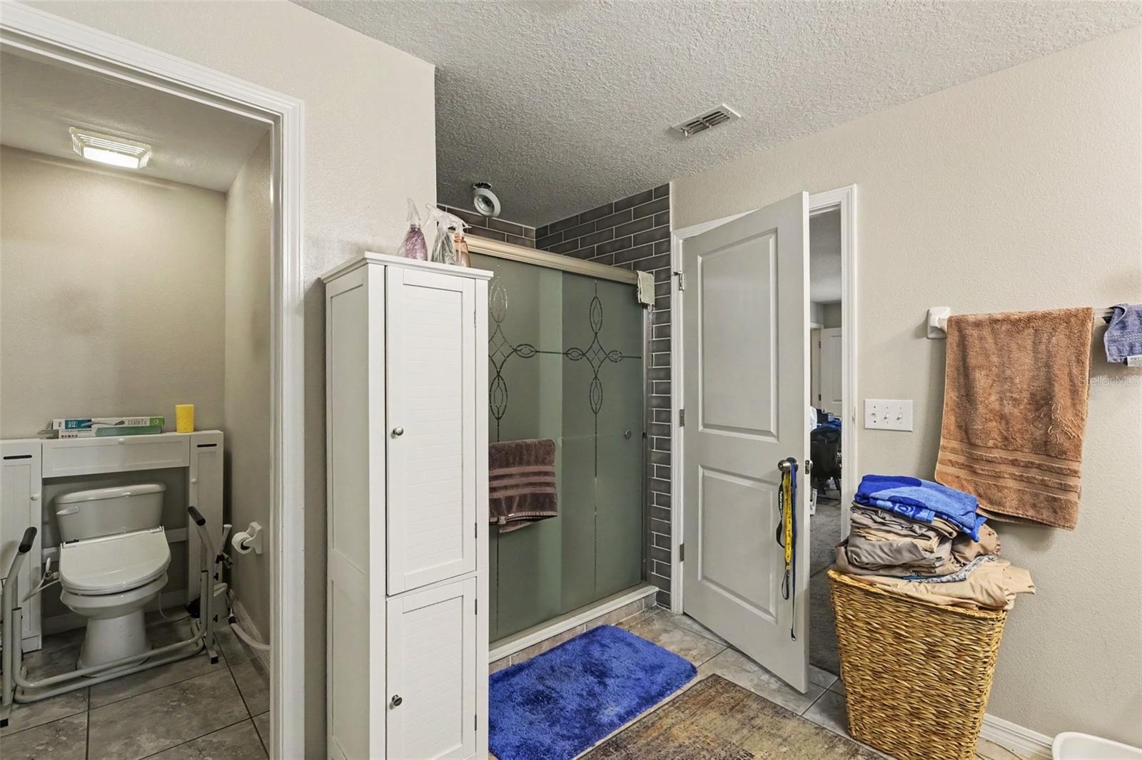 223 Cascade Bend Dr Property Photo 16