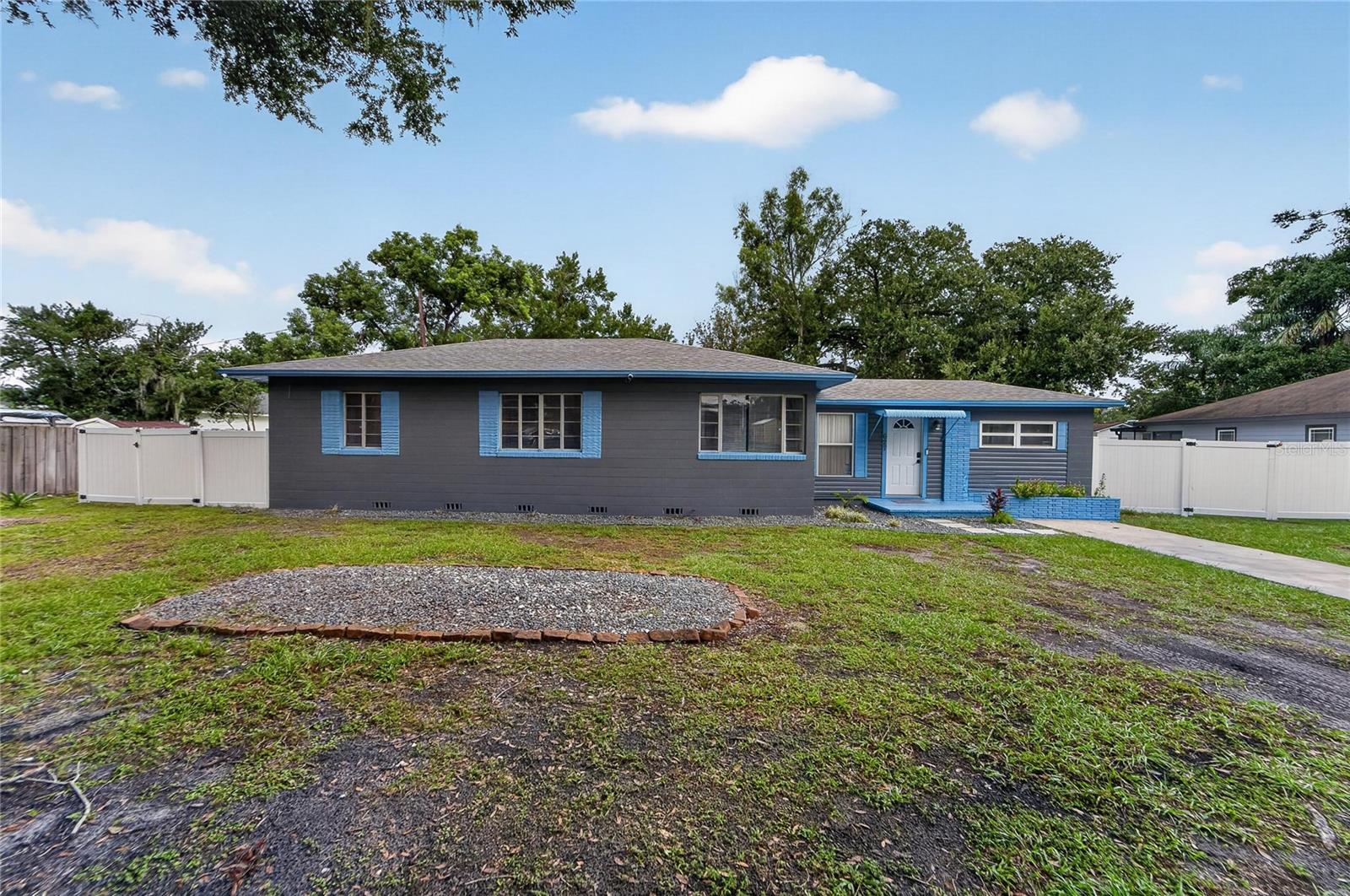 627 Holly Pl Property Photo 1