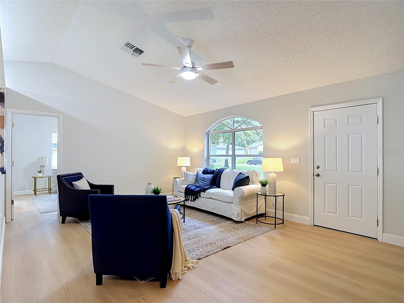 12135 Shafton Rd Property Photo 2