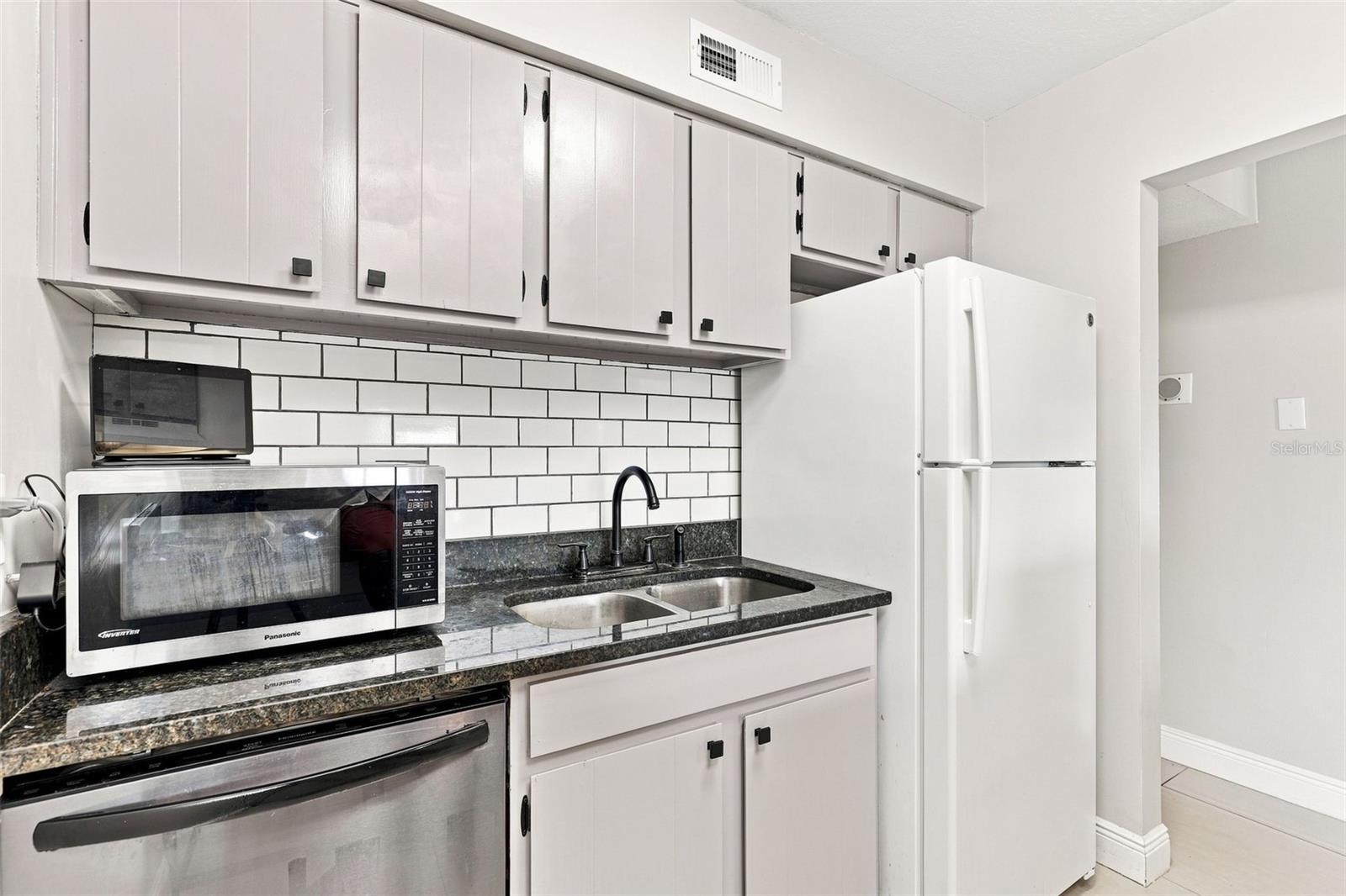 1000 Lake Of The Woods Blvd #202b Property Photo 7