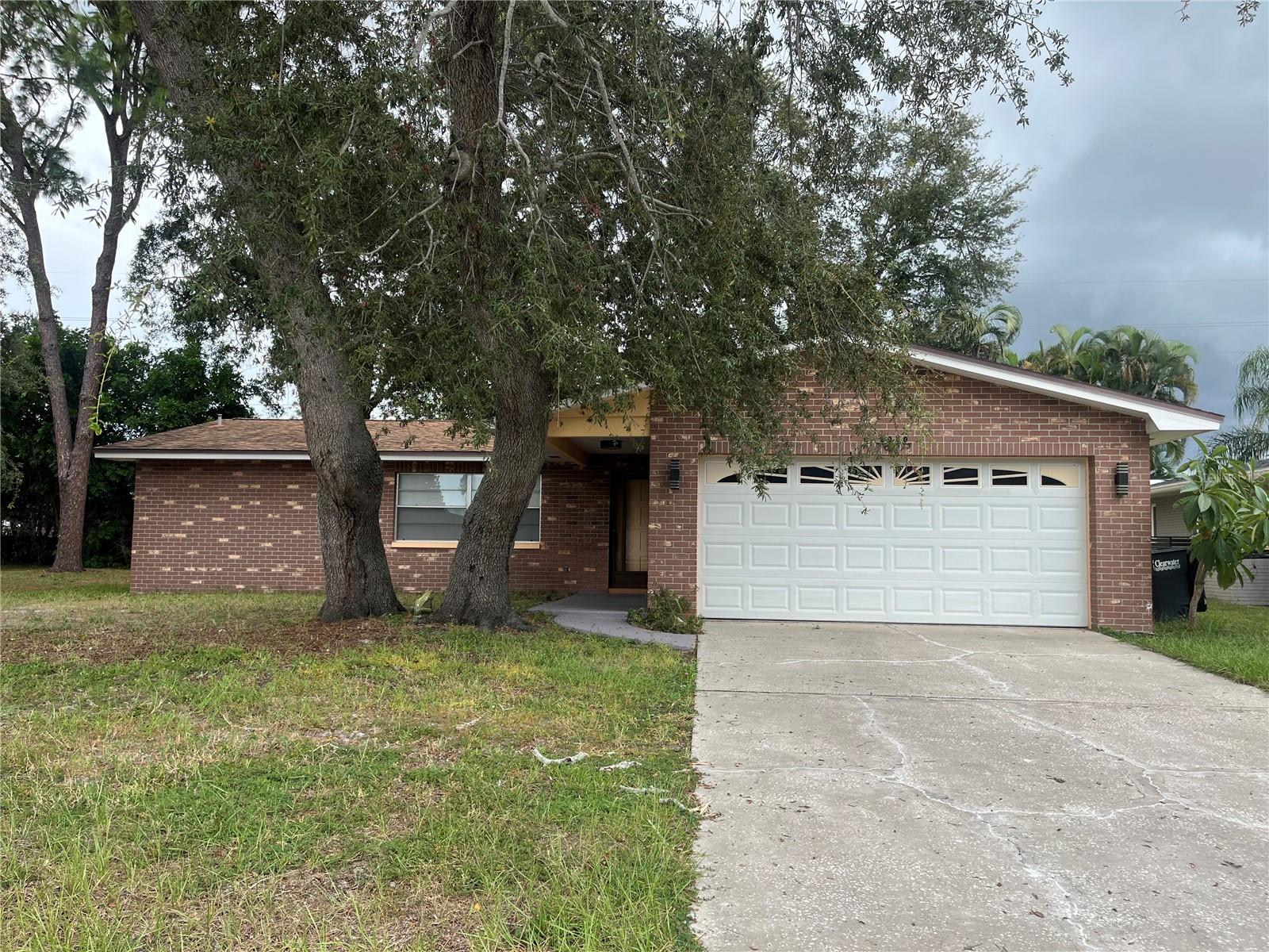 2080 Sun Tree Cir N Property Photo
