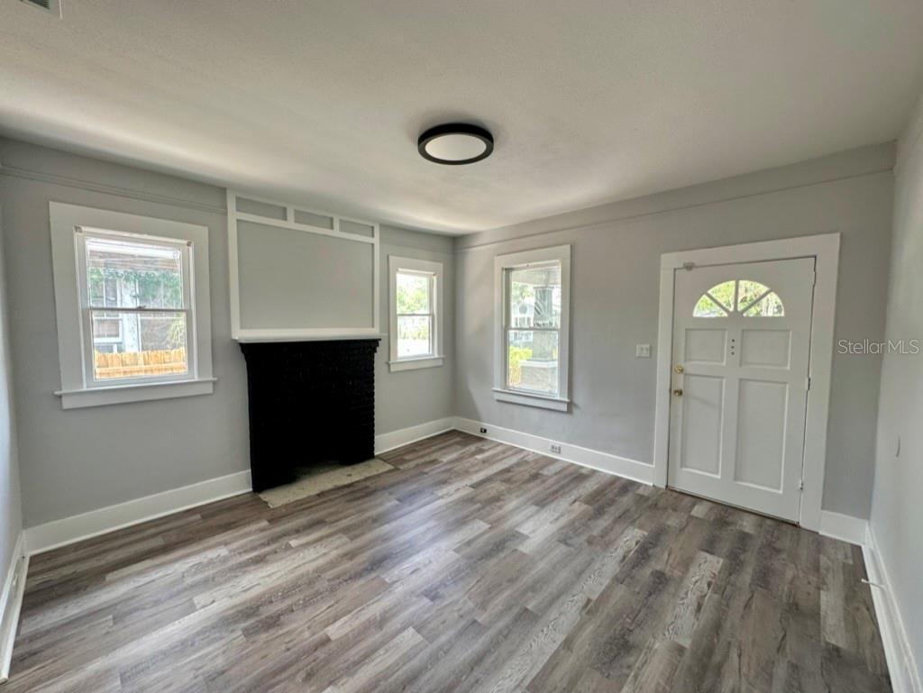 1021 E Cayuga St Property Photo 6