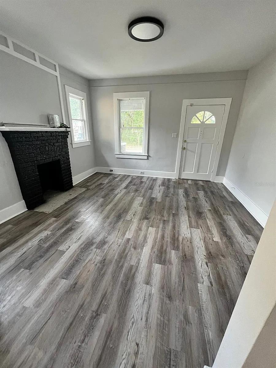 1021 E Cayuga St Property Photo 7