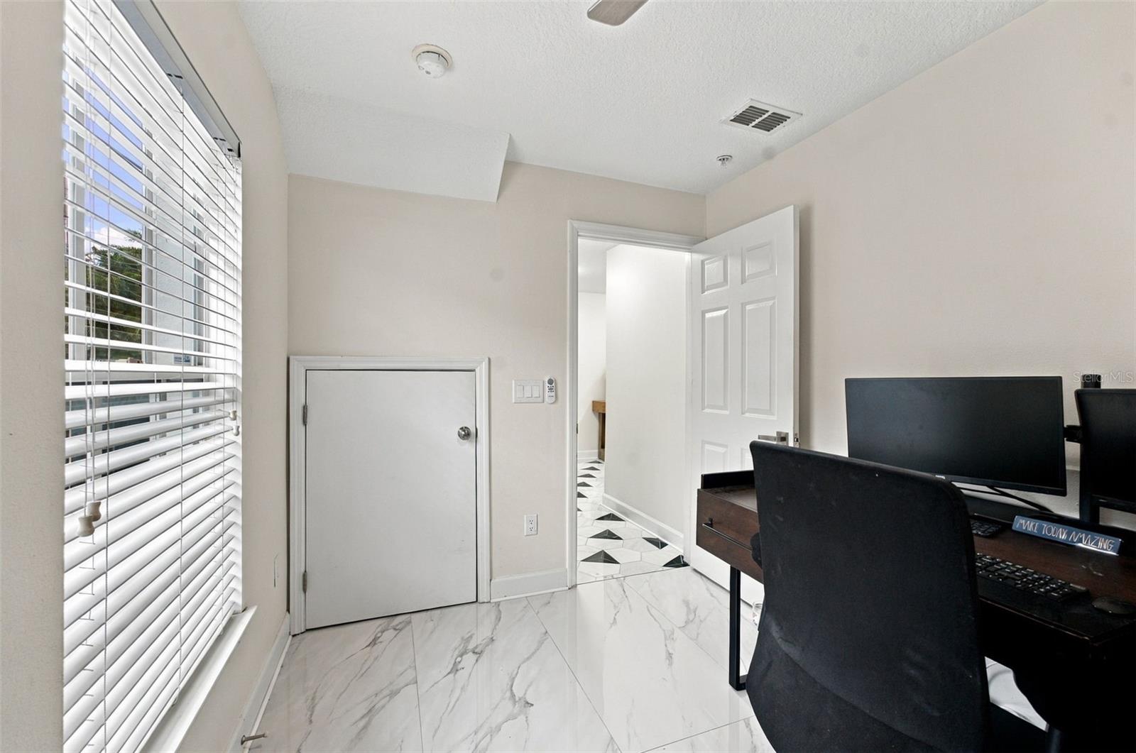 3111 W De Leon St #9 Property Photo 37