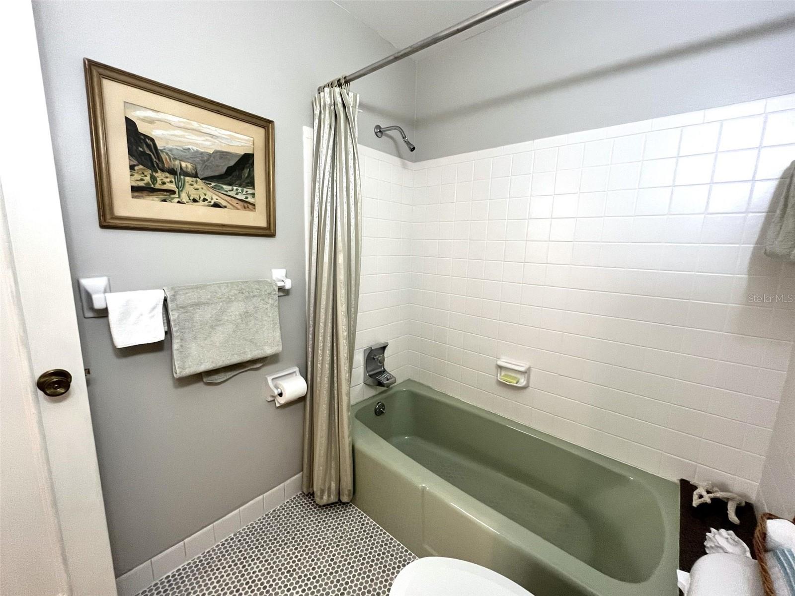 100 Bluff View Dr #211a Property Photo 16